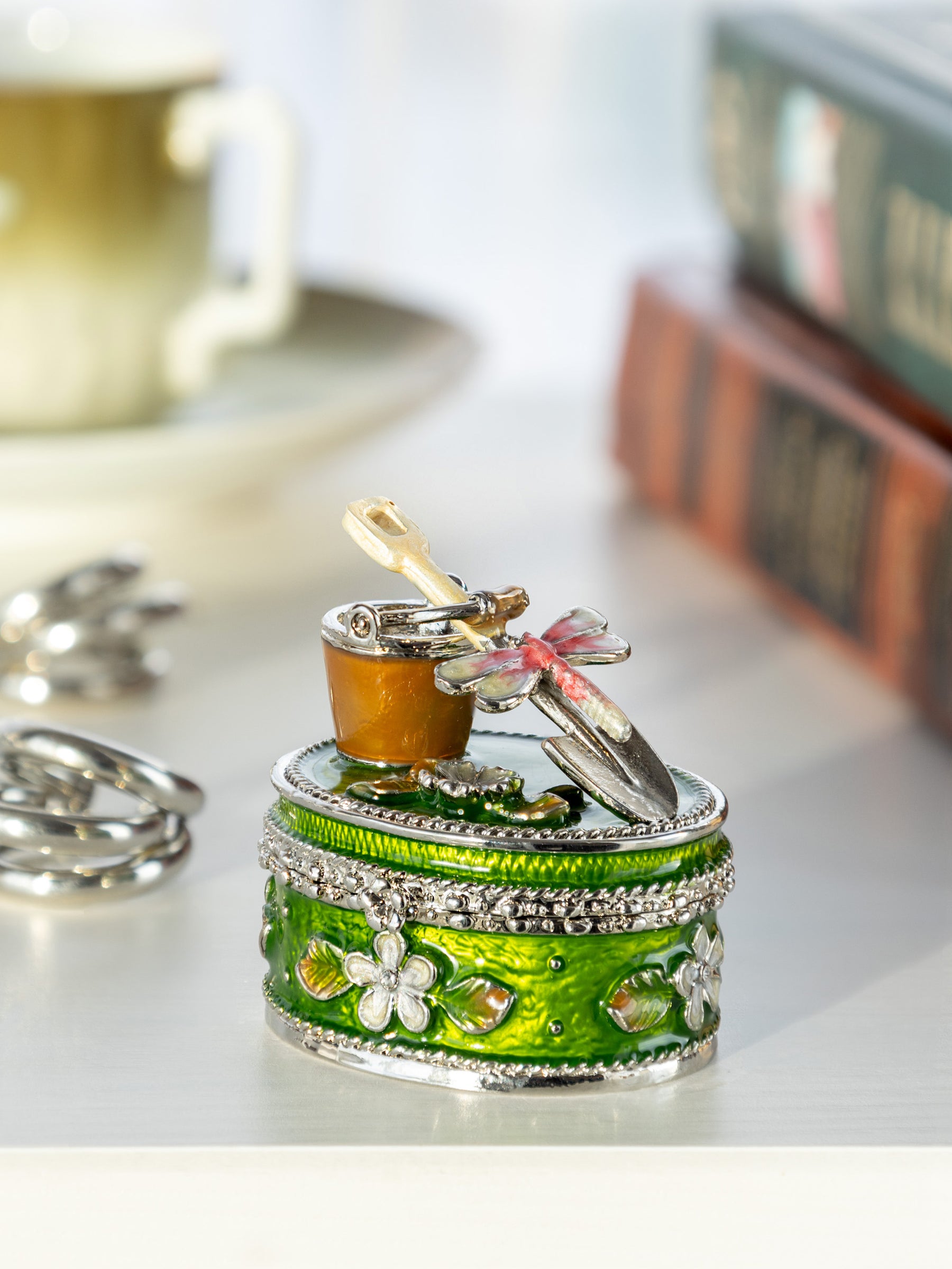 Keren Kopal Bucket & a Shovel with Pink Dragonfly Box