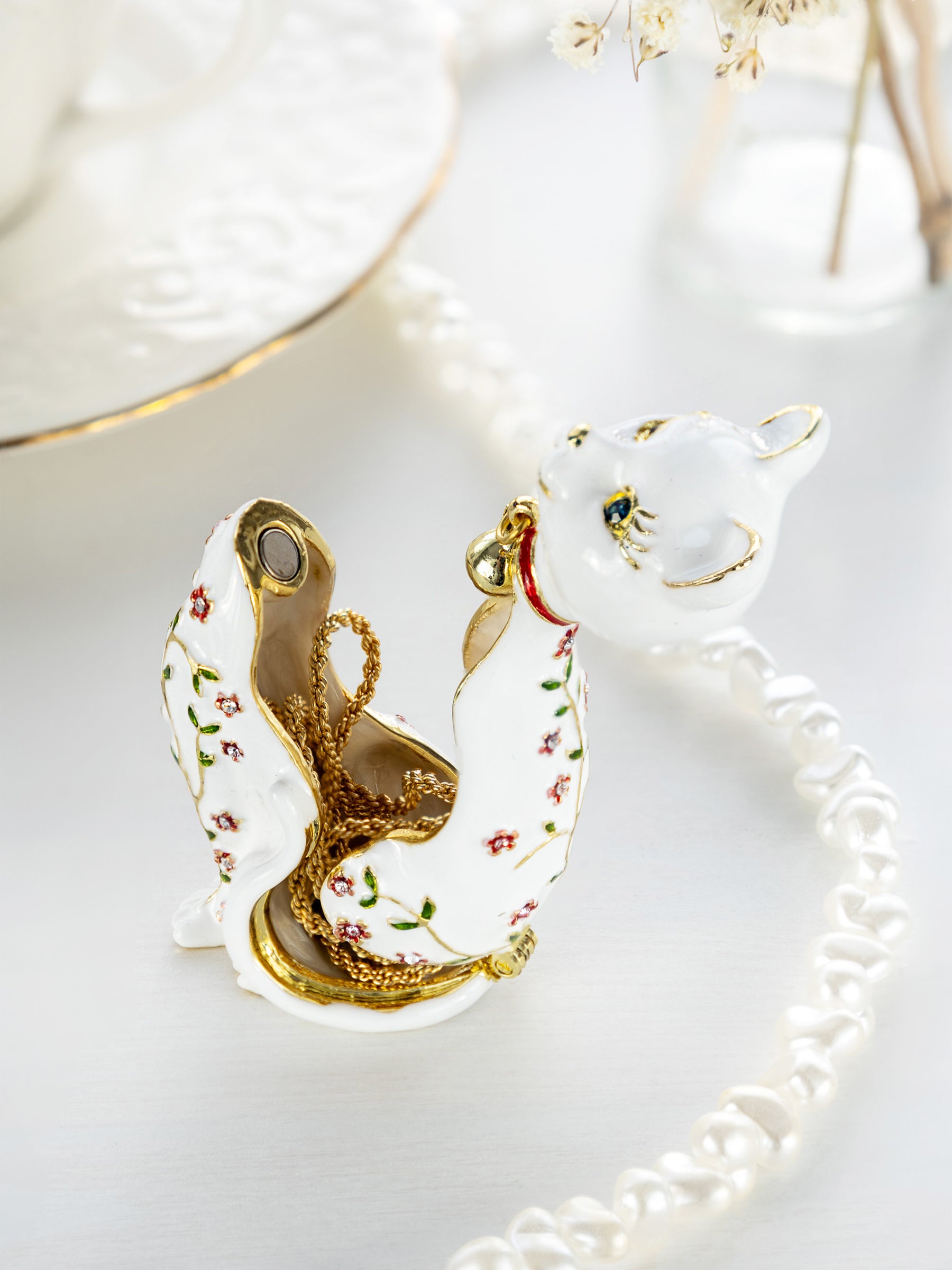 Keren Kopal White Cat with Flowers