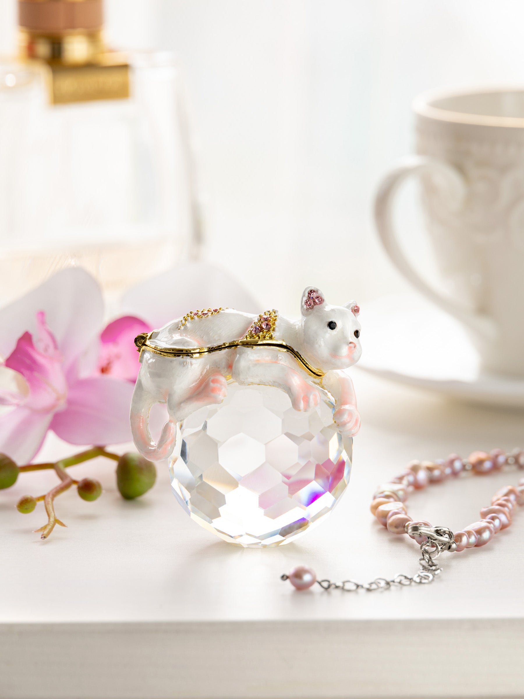 Keren Kopal White Cat on Crystal