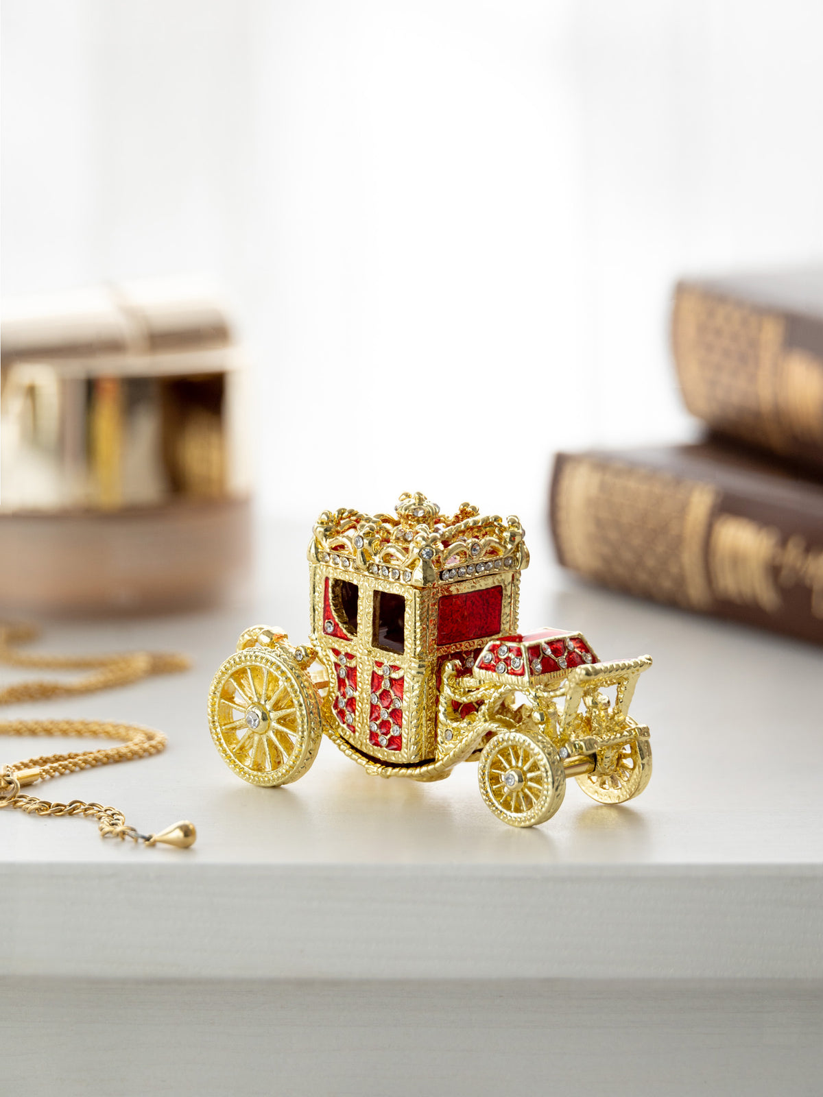Keren Kopal Gold & Red Carriage