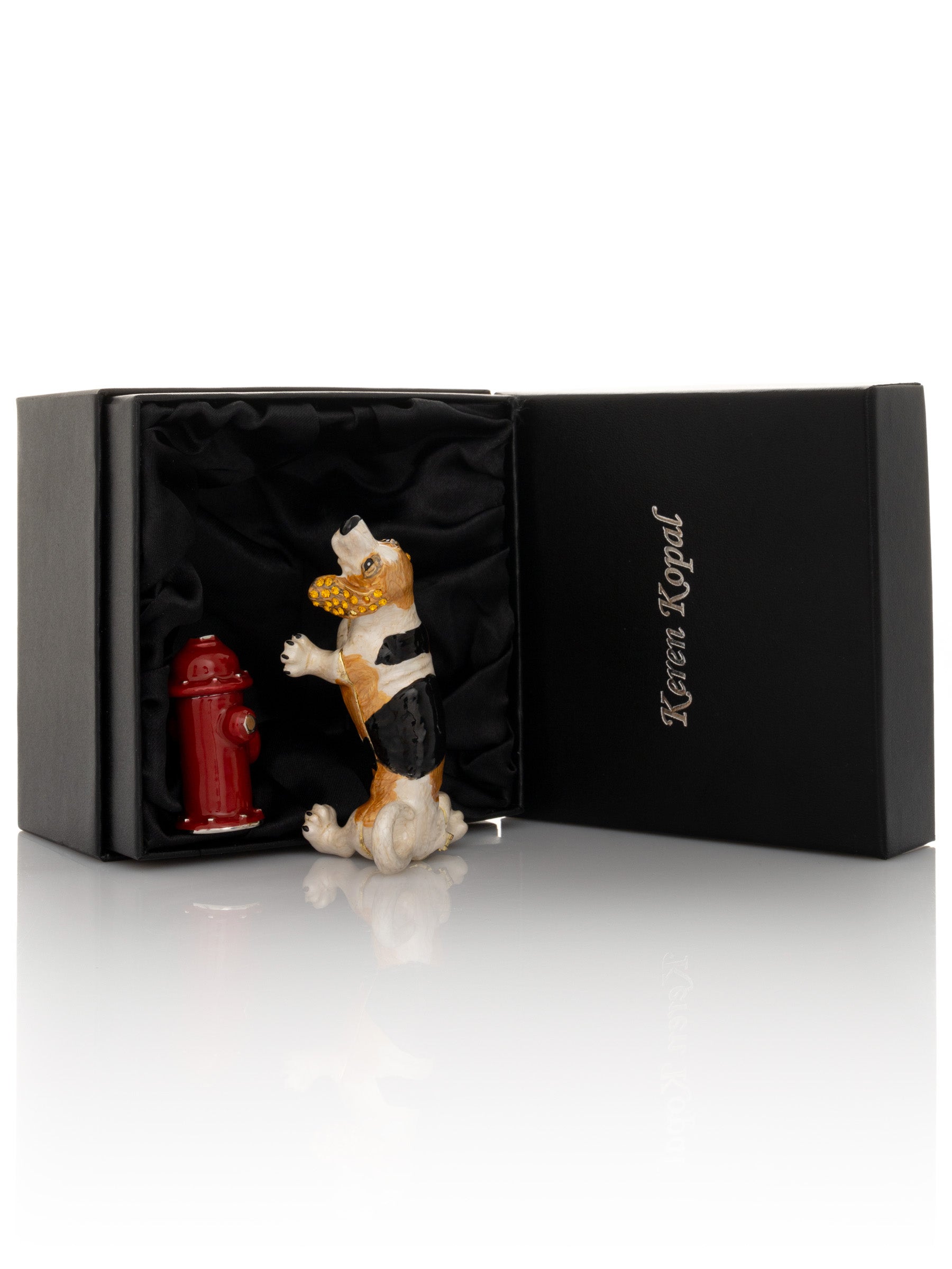 Keren Kopal Dog Peeing on Fire Hydrant