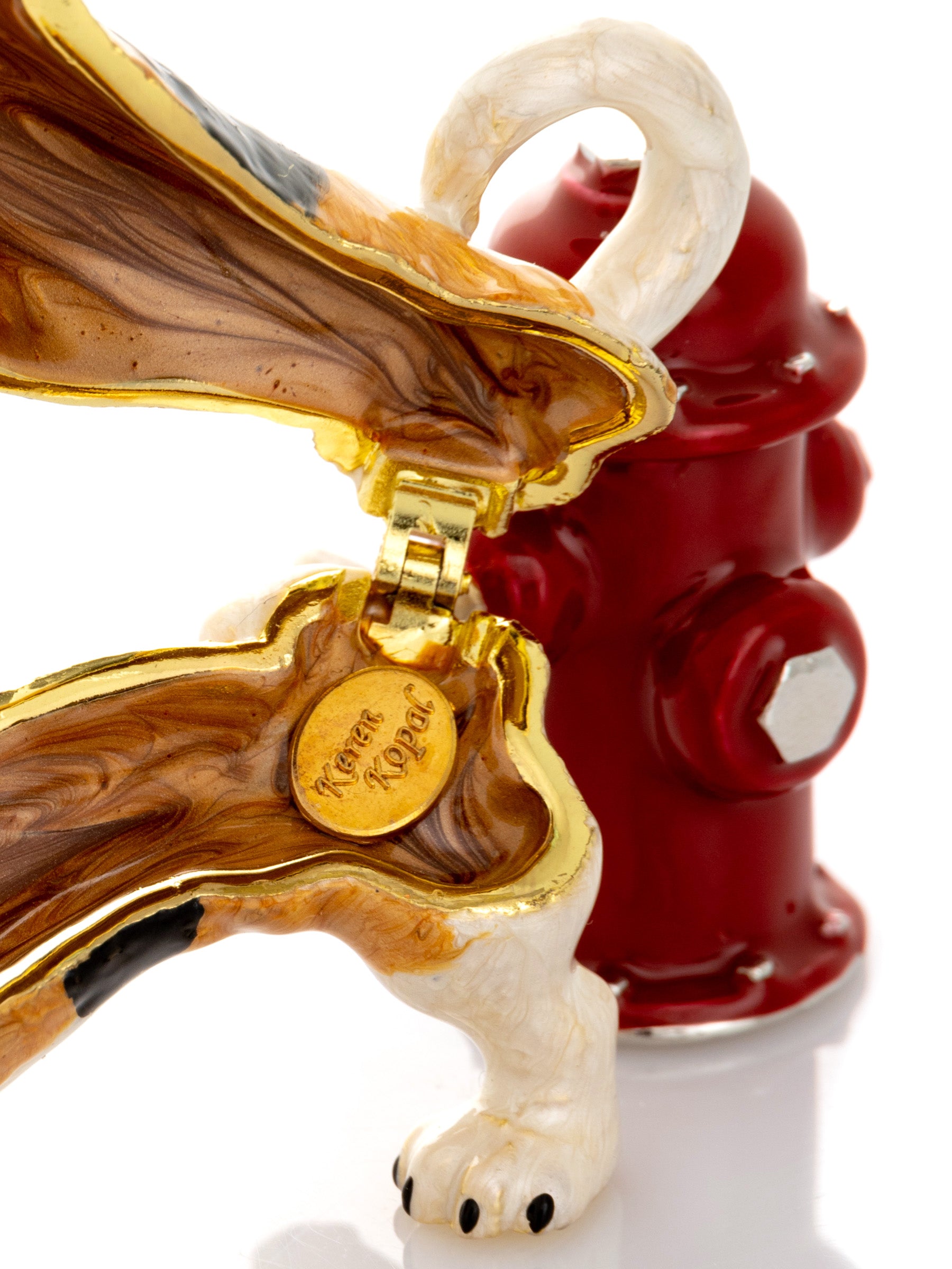 Keren Kopal Dog Peeing on Fire Hydrant