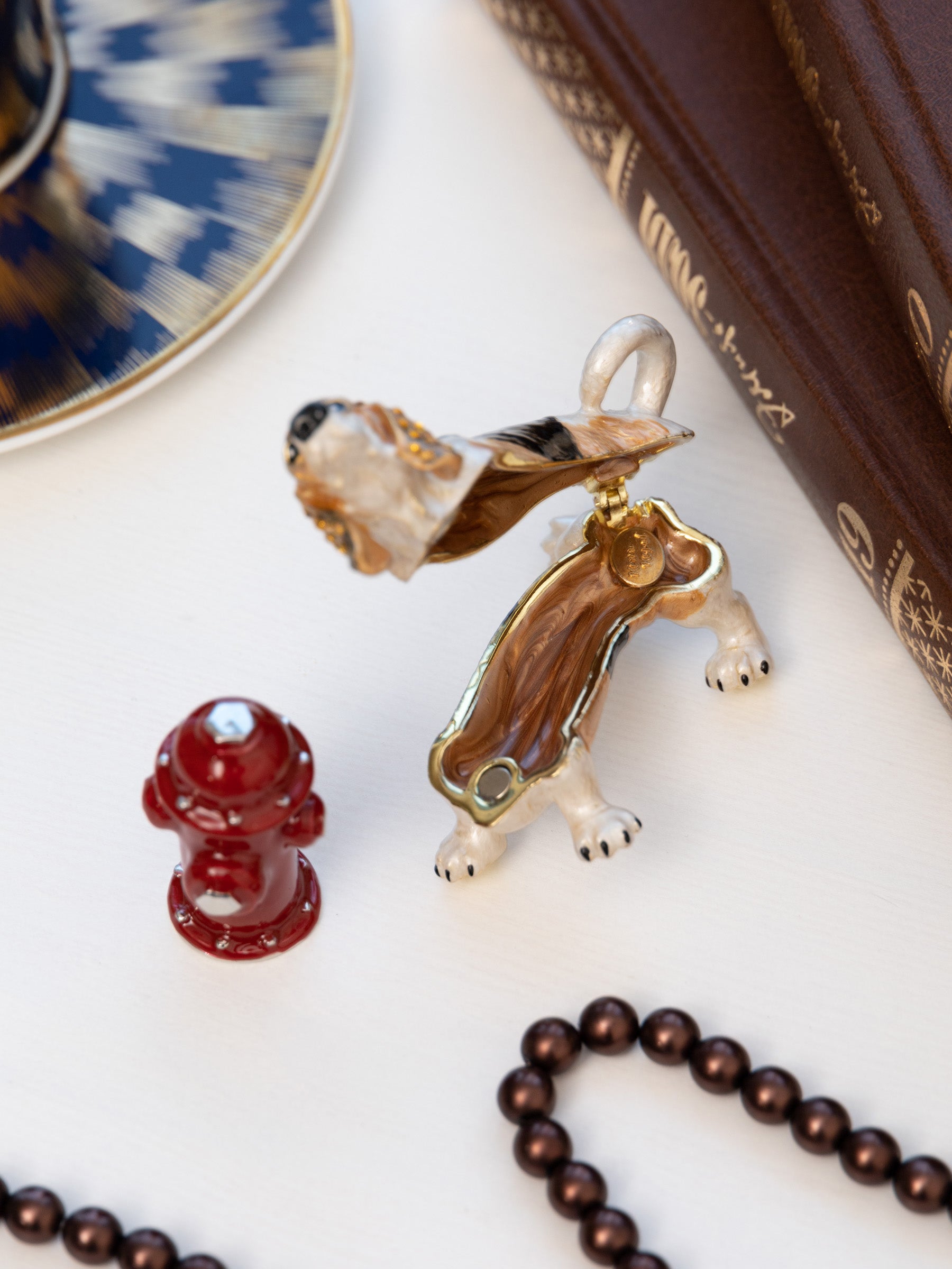 Keren Kopal Dog Peeing on Fire Hydrant