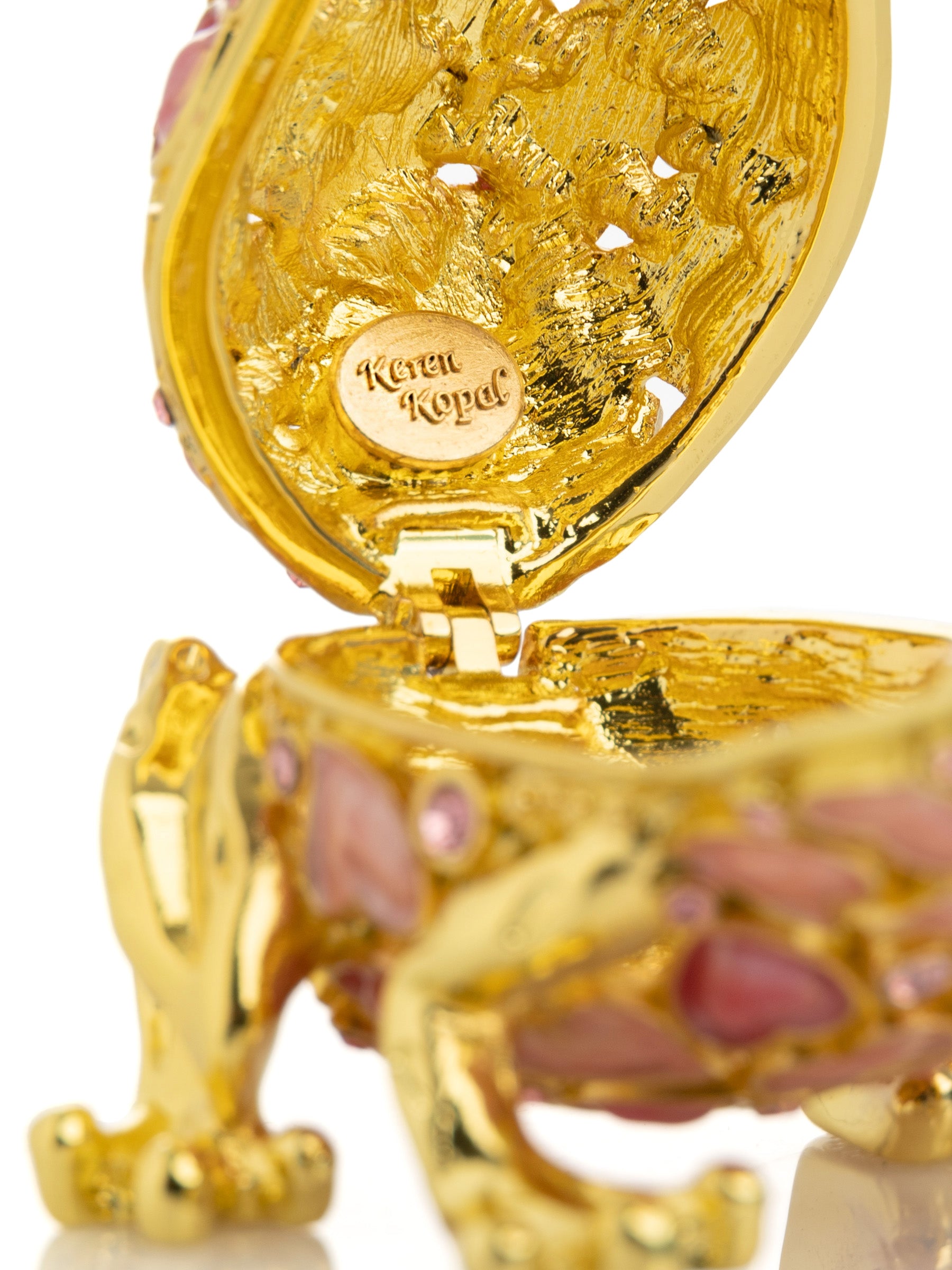 Keren Kopal Golden Frog Decorated with Hearts