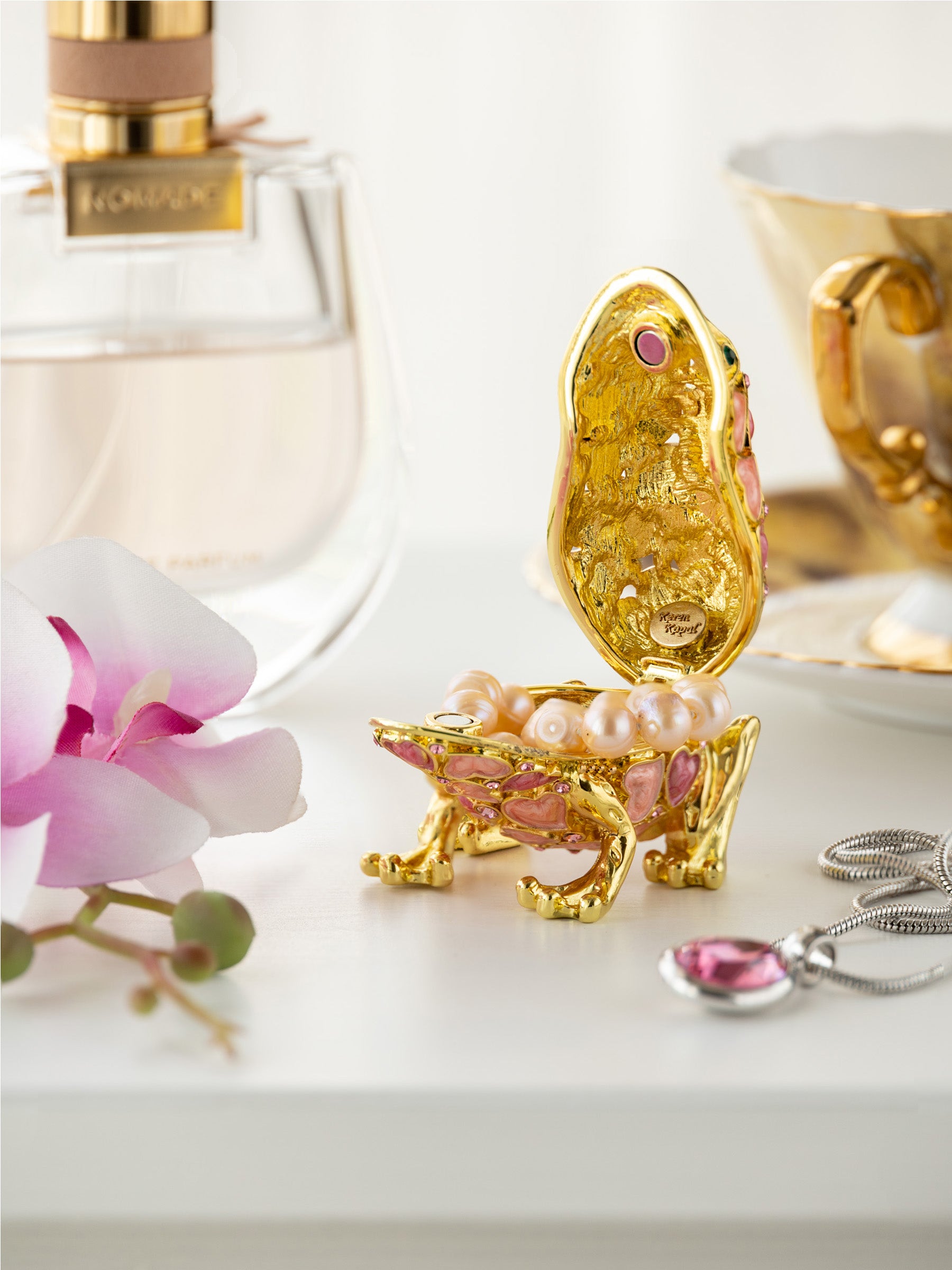 Keren Kopal Golden Frog Decorated with Hearts