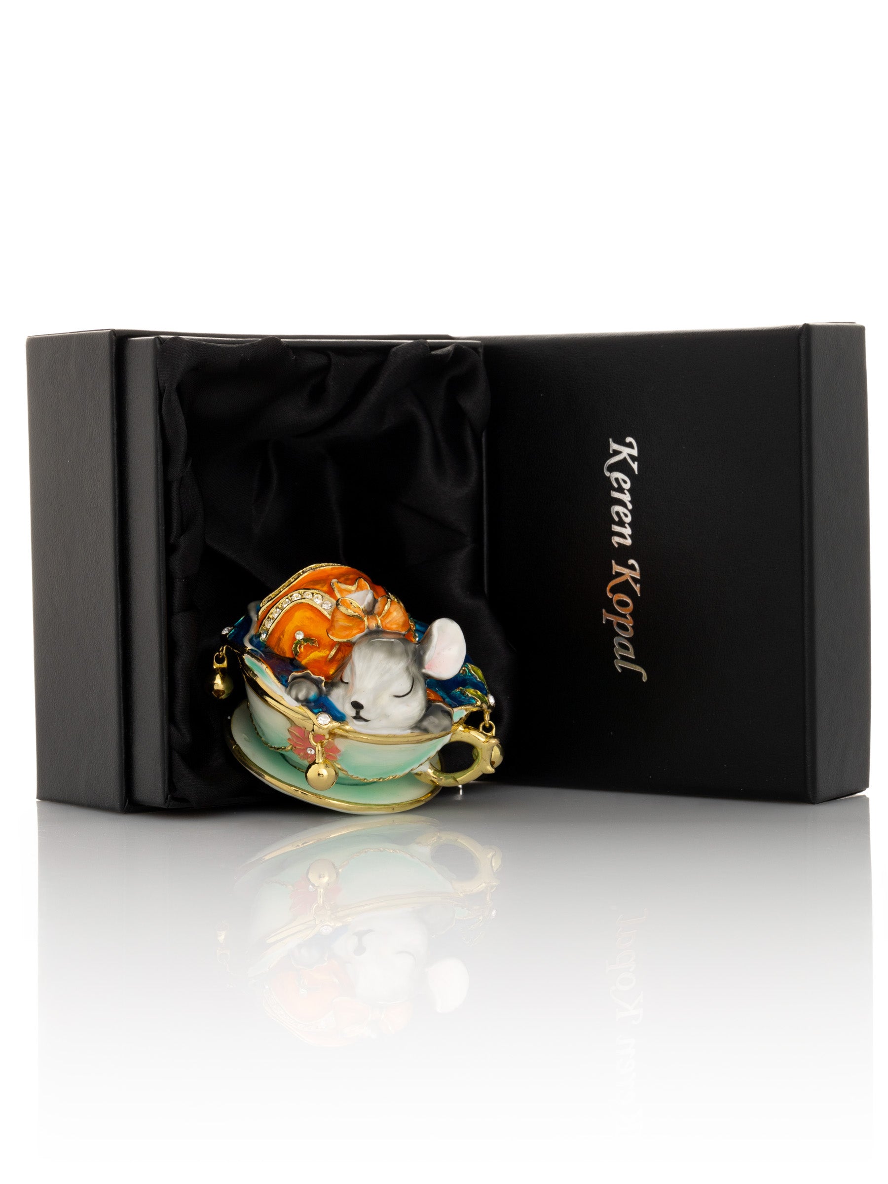 Keren Kopal Rat on Tea Pot