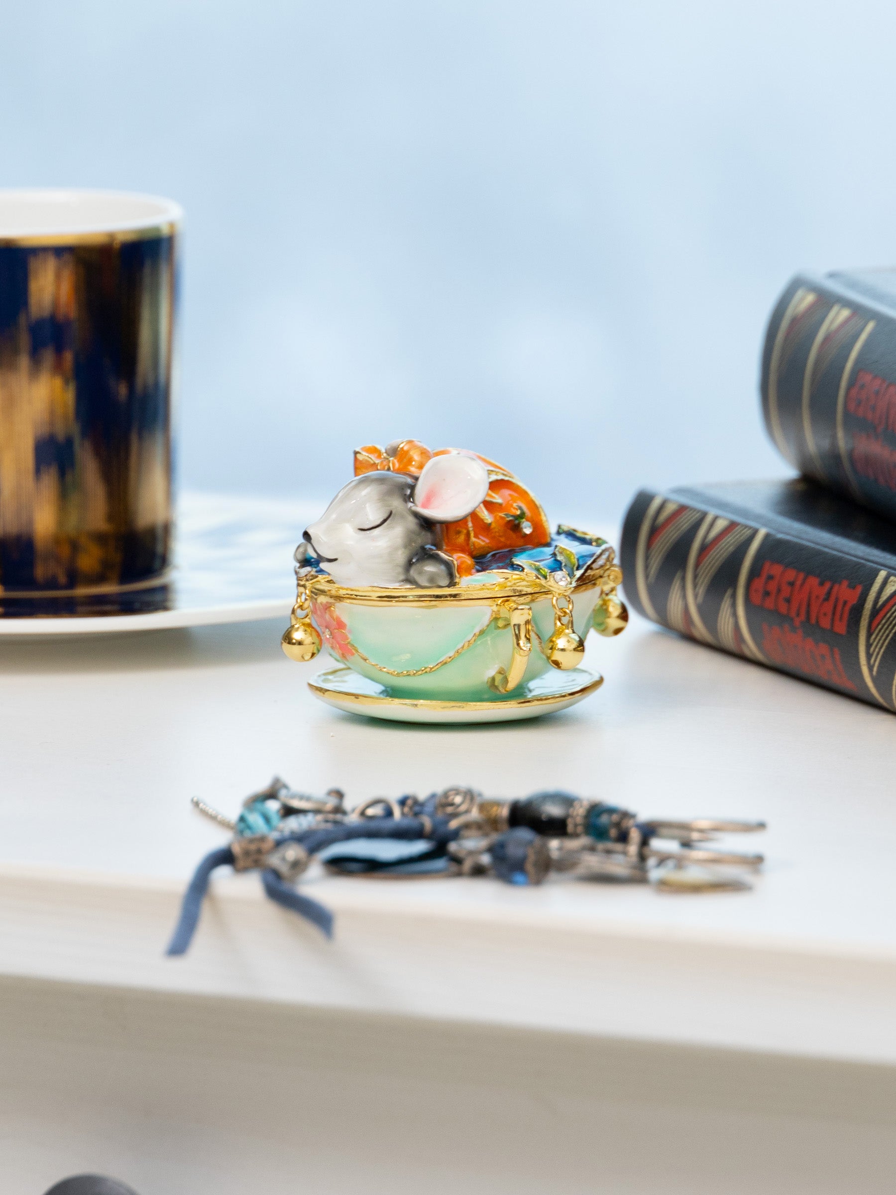 Keren Kopal Rat on Tea Pot