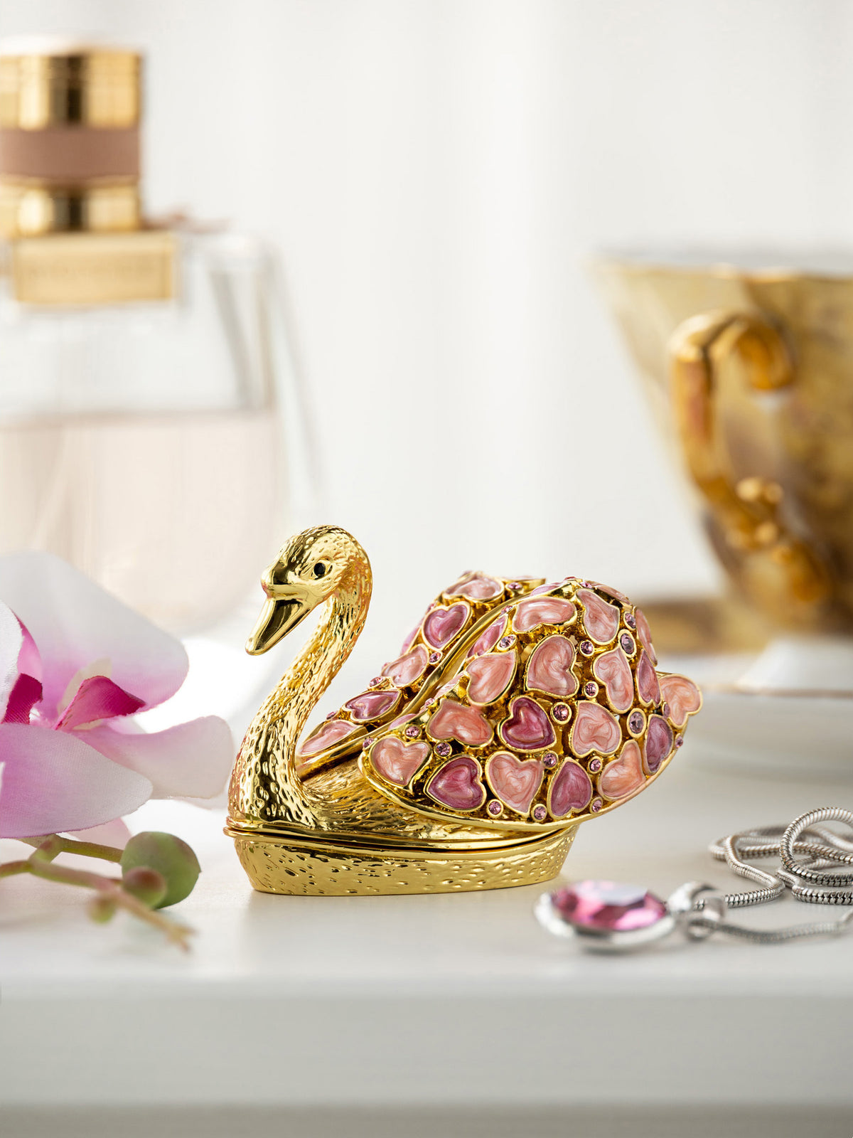 Keren Kopal Golden Swan with Hearts