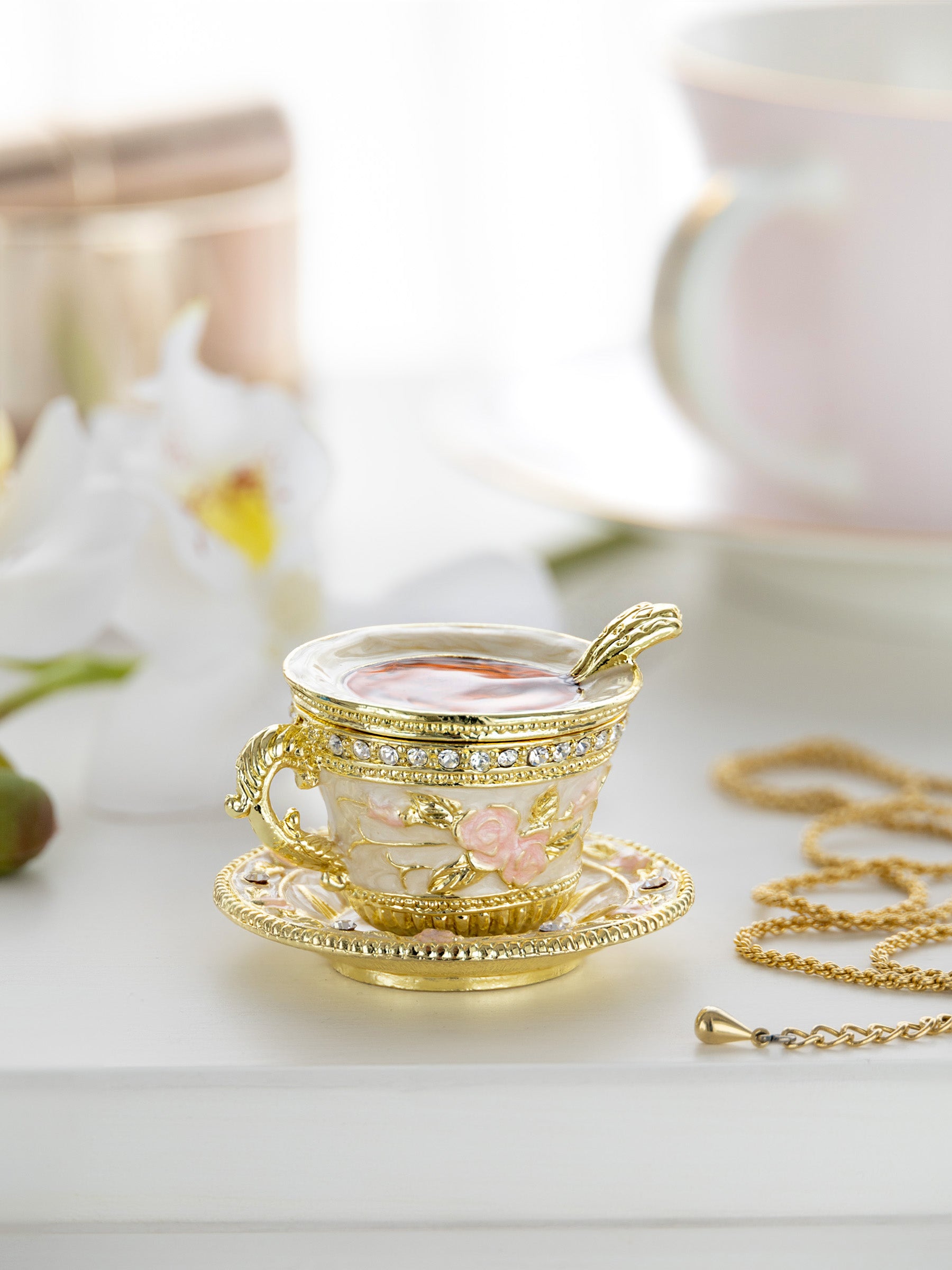 Keren Kopal Golden Tea Cup with Pink Roses