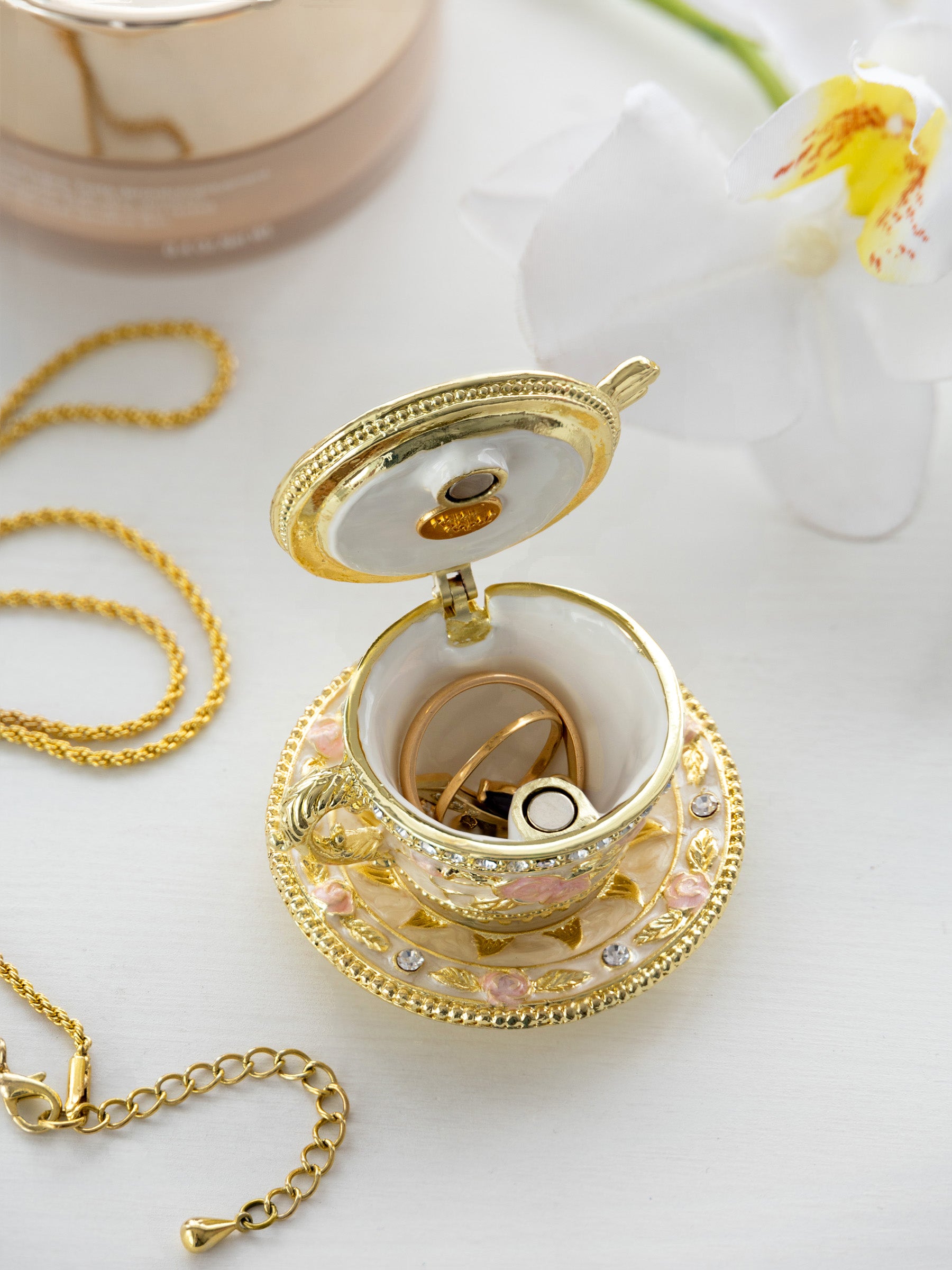 Keren Kopal Golden Tea Cup with Pink Roses