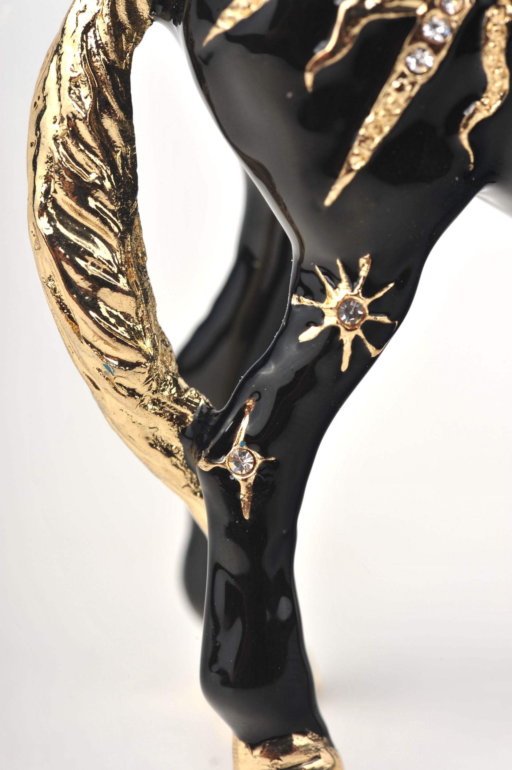 Keren Kopal Black Horse