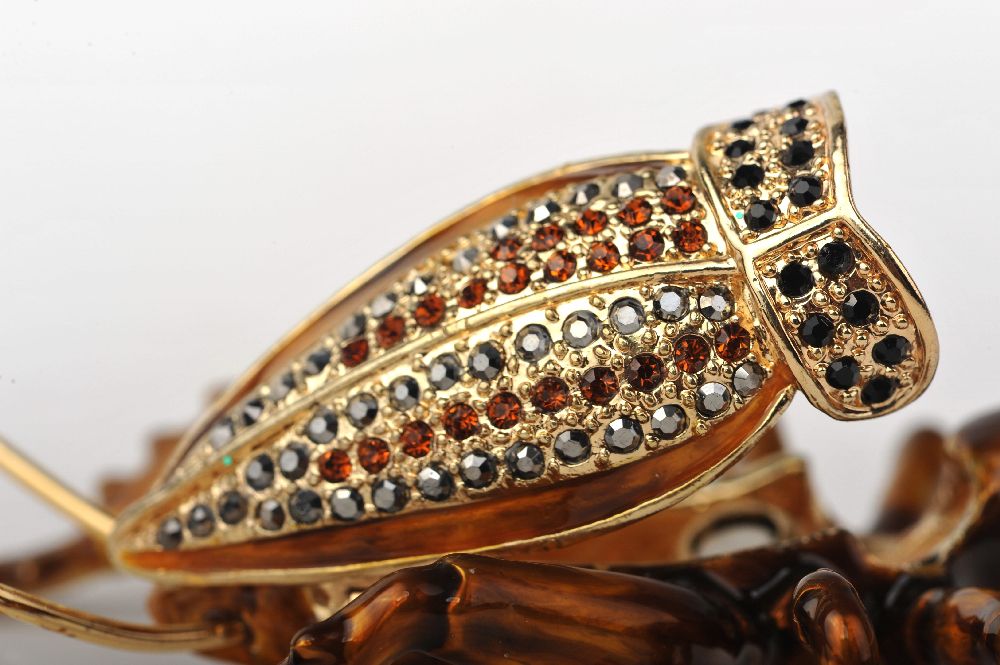 Keren Kopal Amber Grasshopper