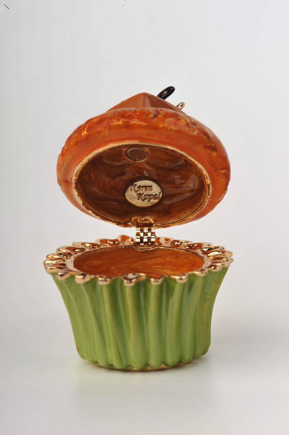 Keren Kopal Butter Cupcake with Chocolate Heart & Cherries