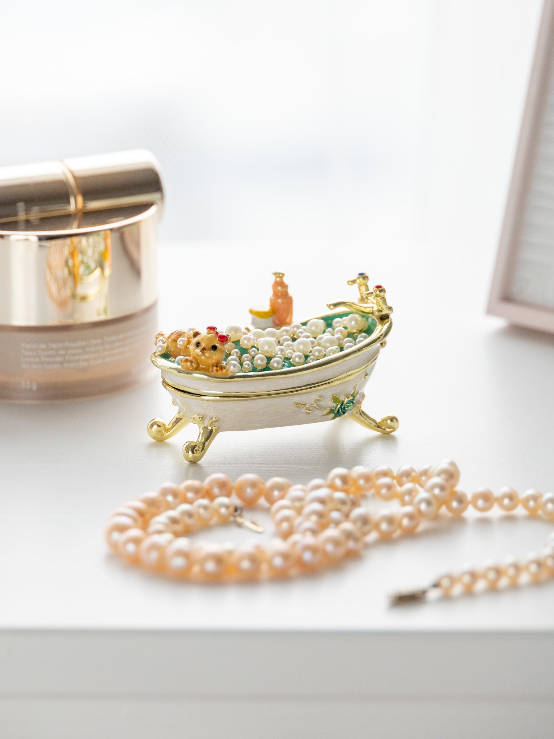 Keren Kopal Lady Cat Bath