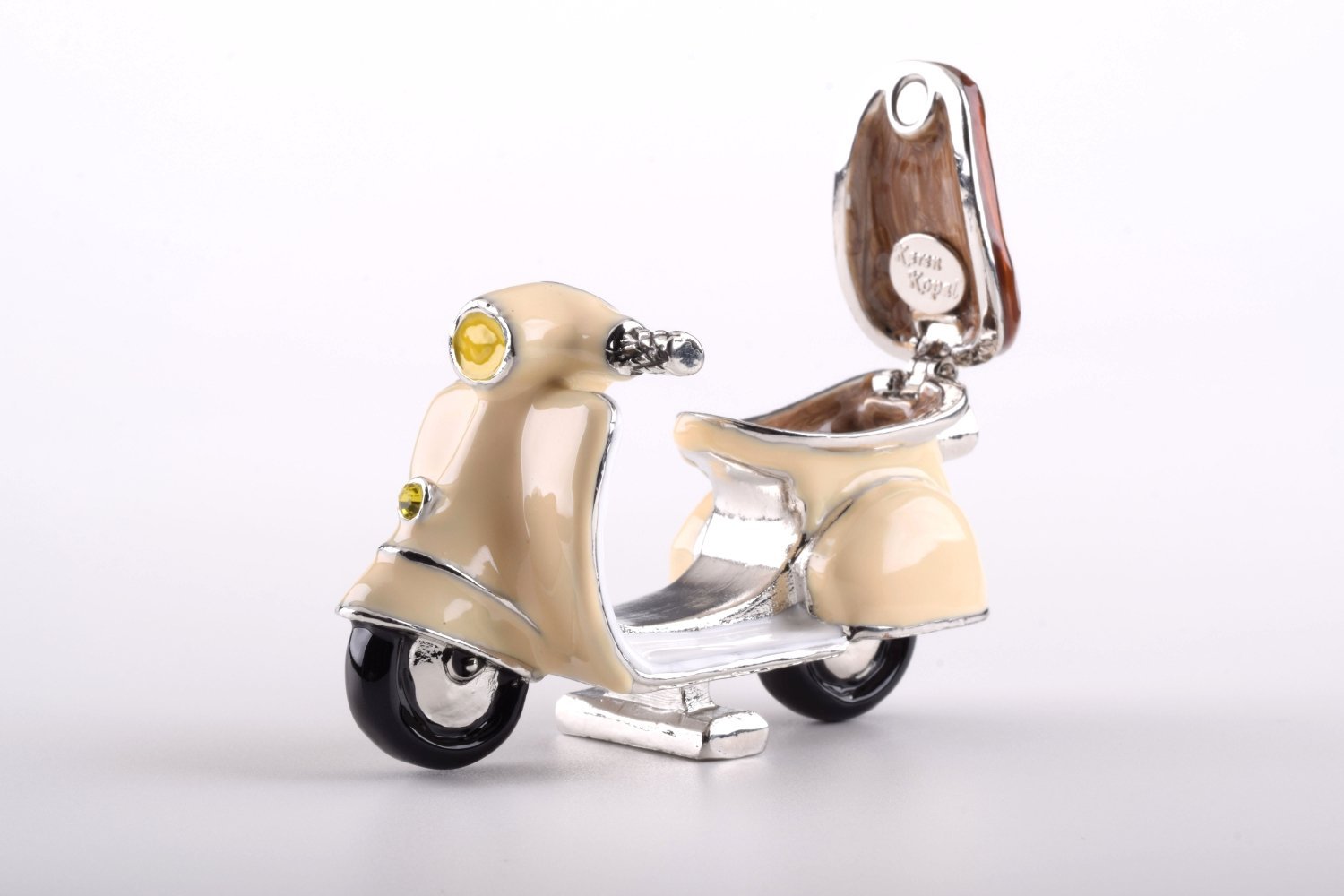 Keren Kopal Beige Vespa