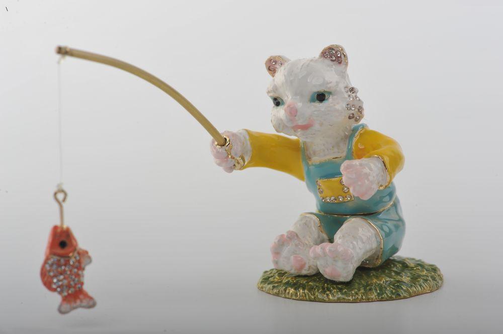 Keren Kopal Cat Fishing a Gold Fish