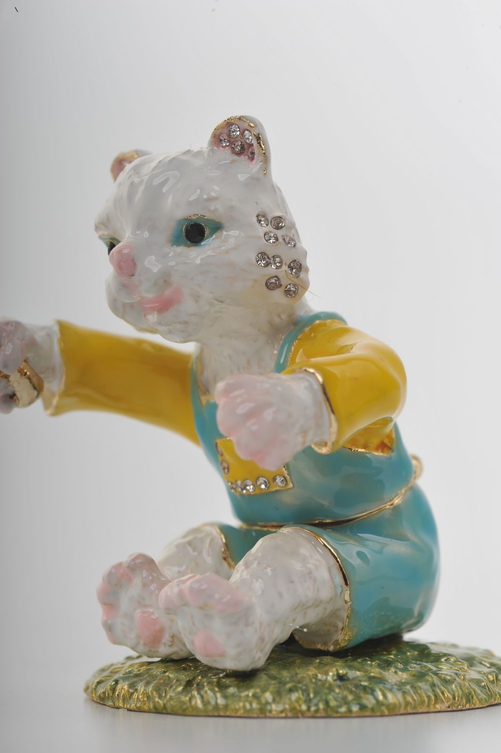 Keren Kopal Cat Fishing a Gold Fish