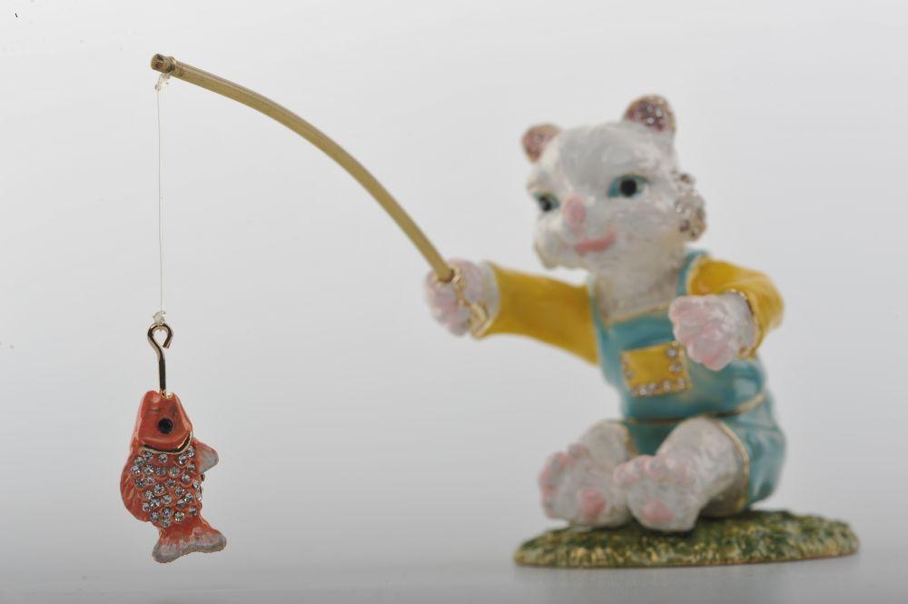 Keren Kopal Cat Fishing a Gold Fish