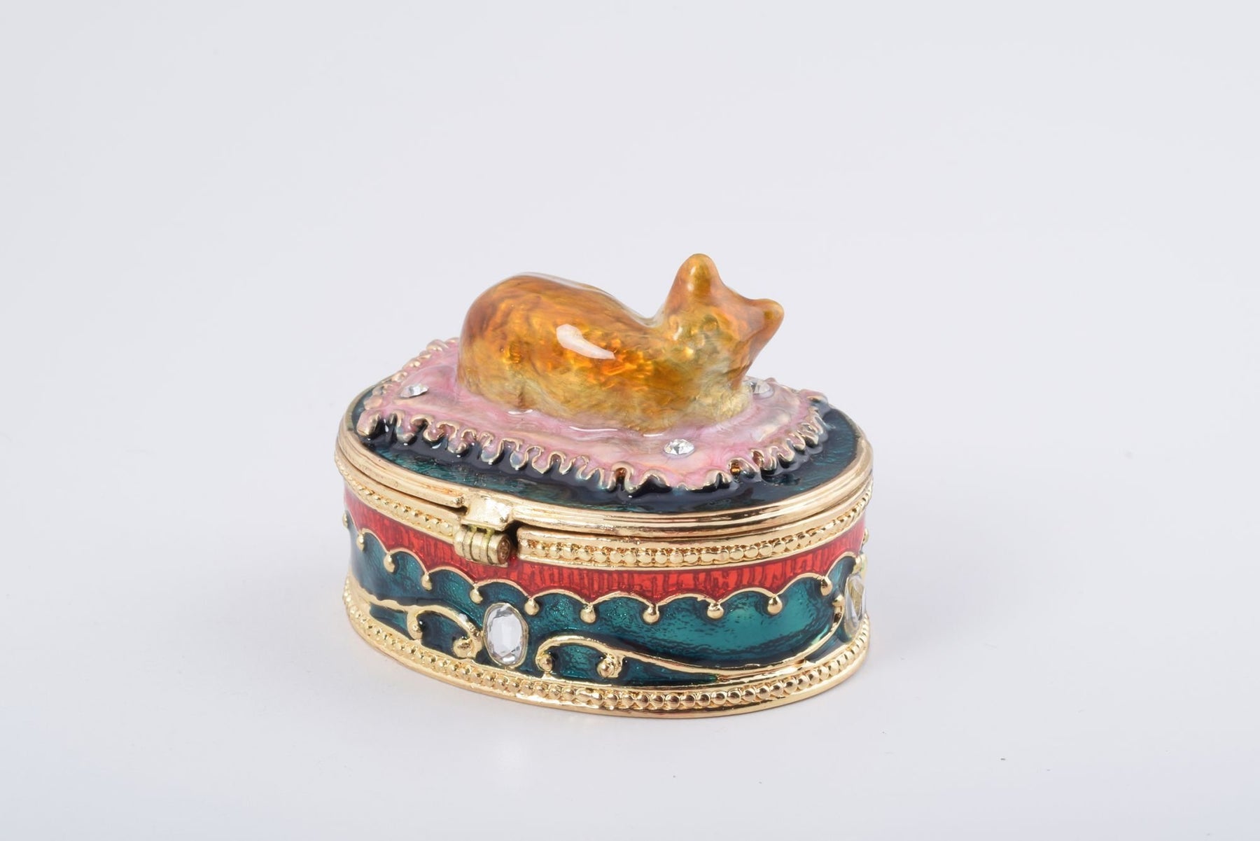 Keren Kopal Cat Sleeping