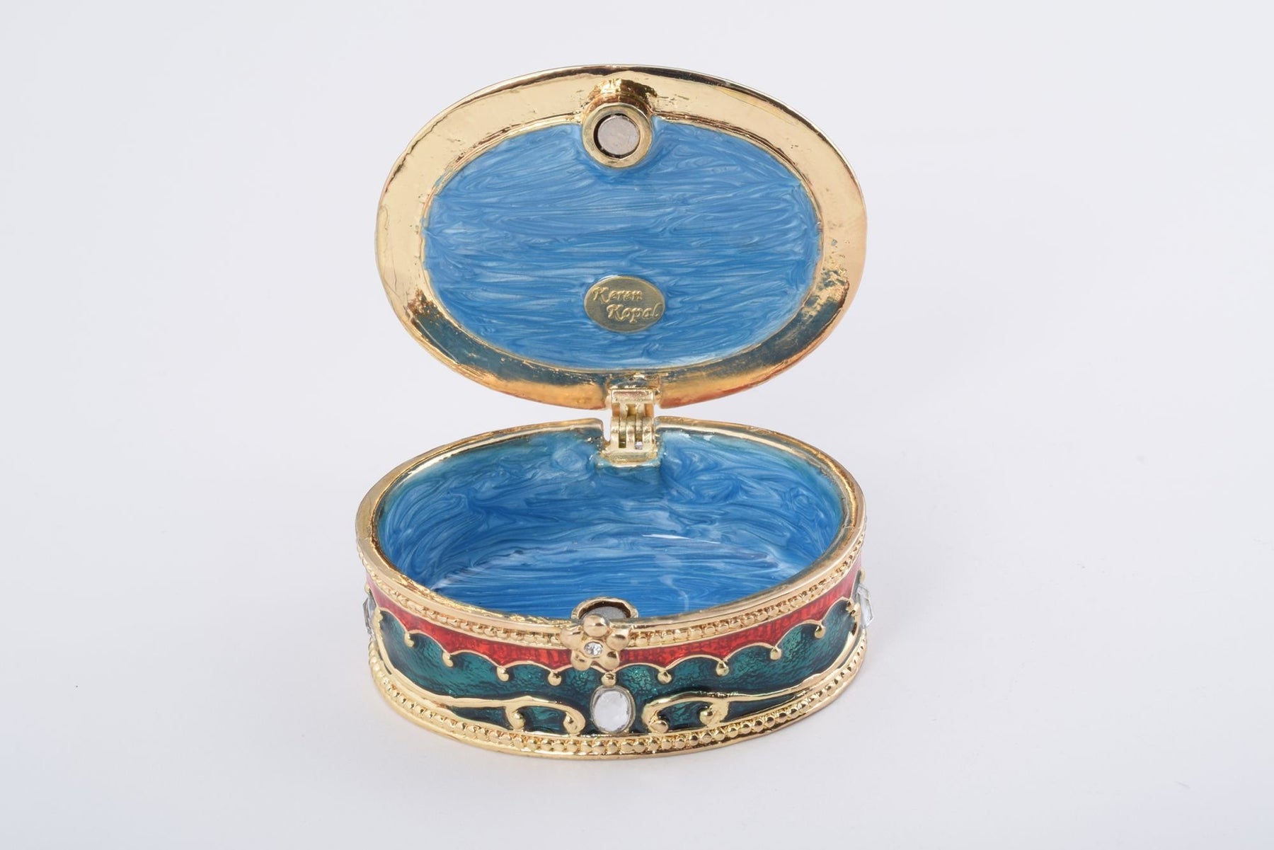 Keren Kopal Cat Sleeping