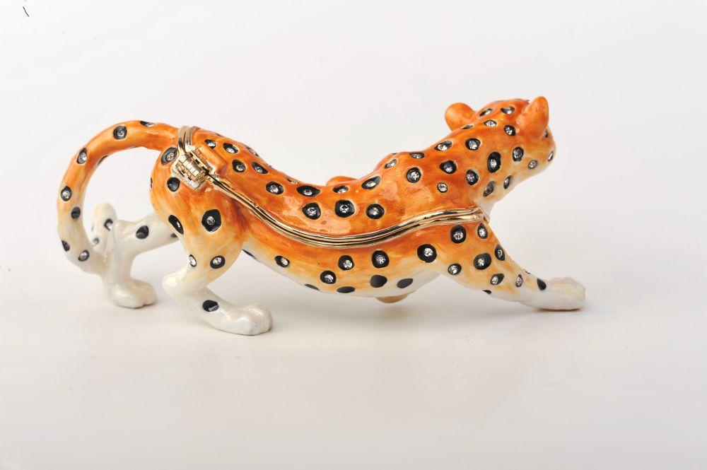 Keren Kopal Cheetah on the Hunt