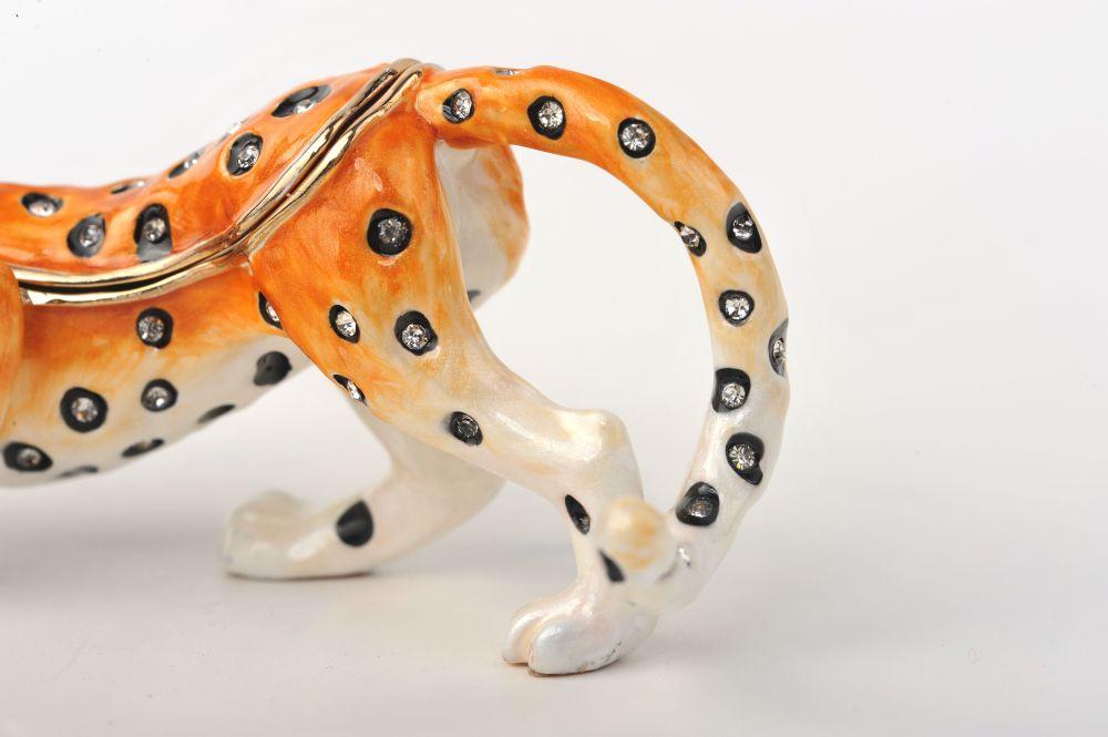 Keren Kopal Cheetah on the Hunt