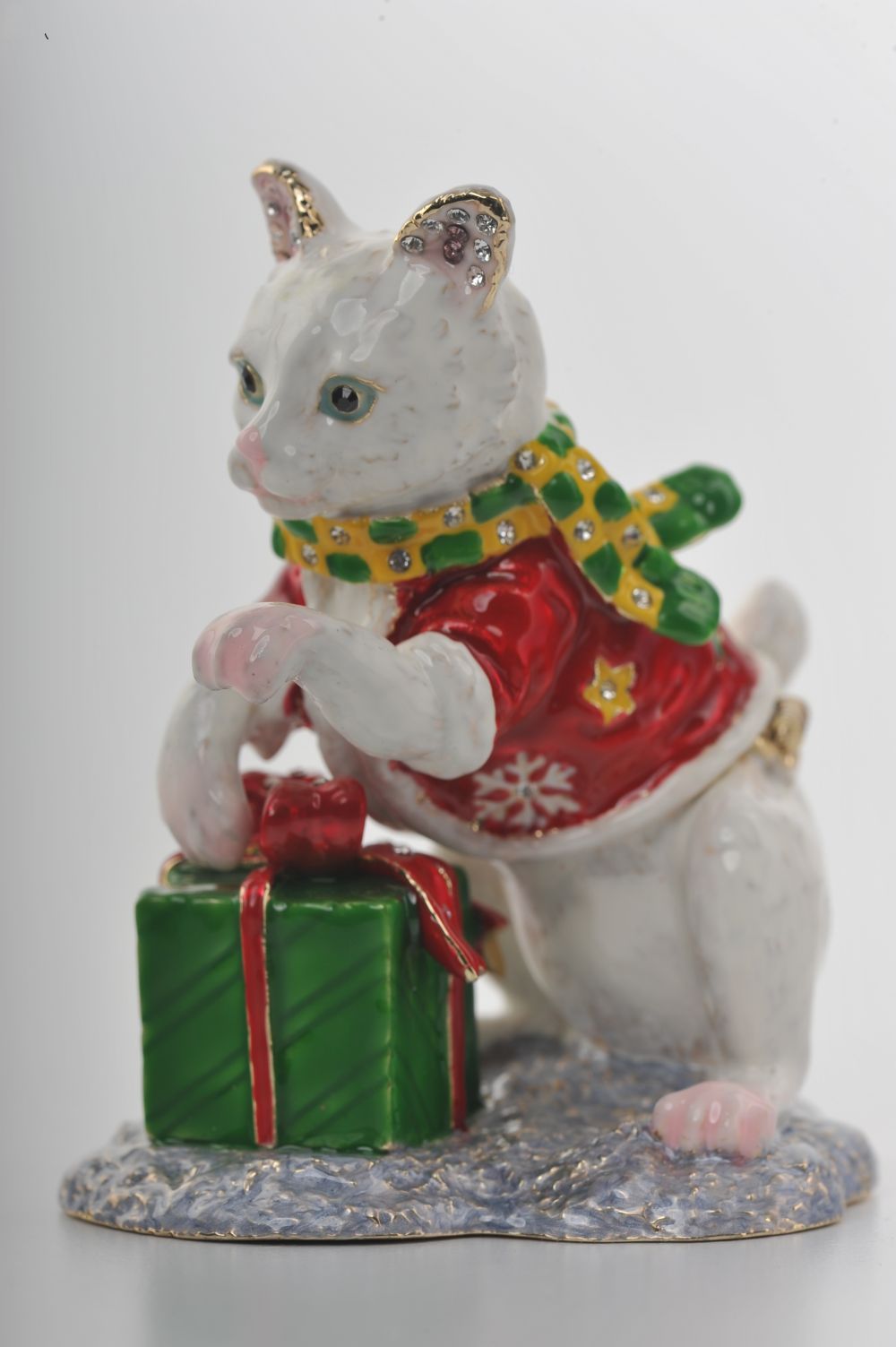 Keren Kopal Christmas Cat with Presents