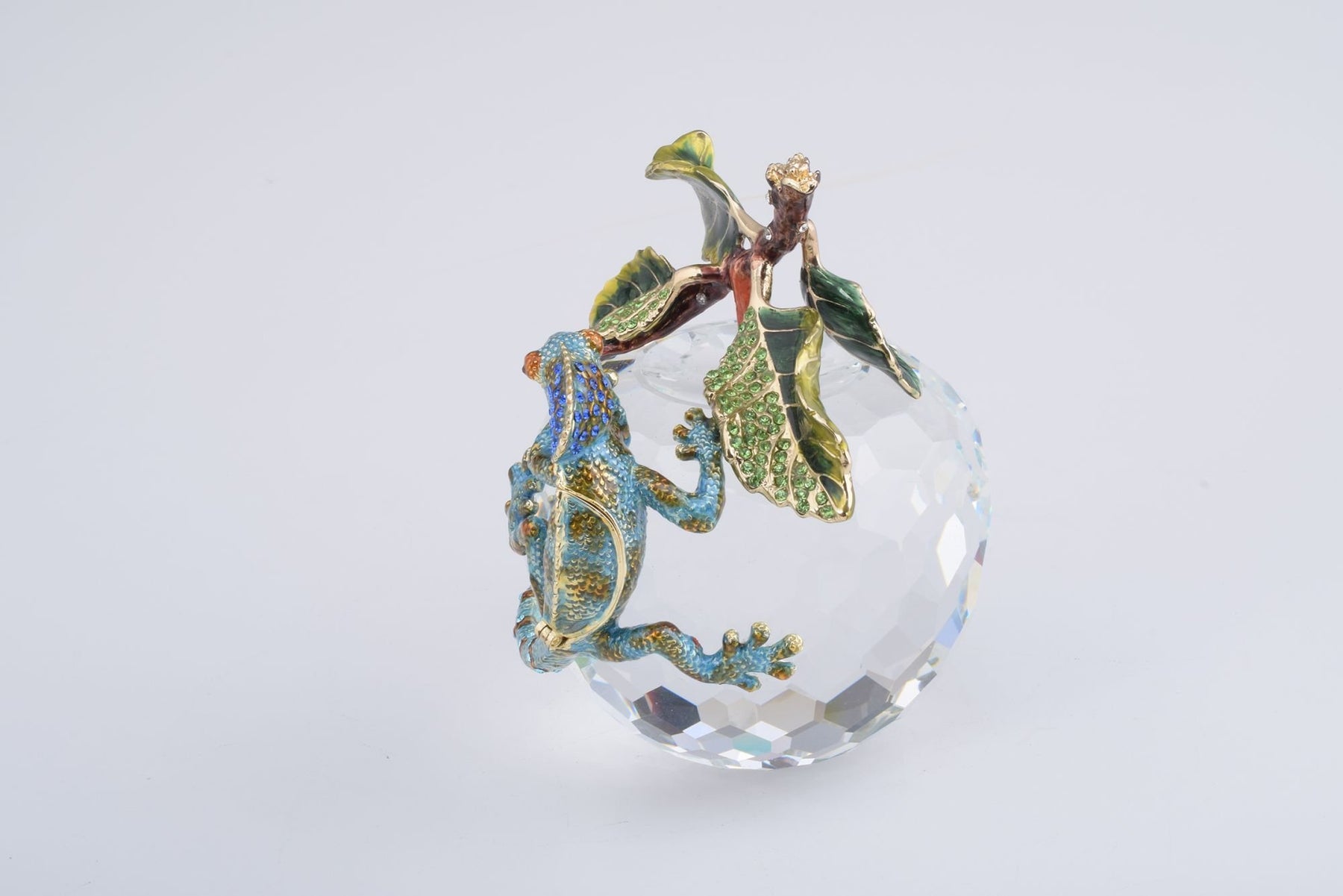 Keren Kopal Crystal Apple with a Chameleon