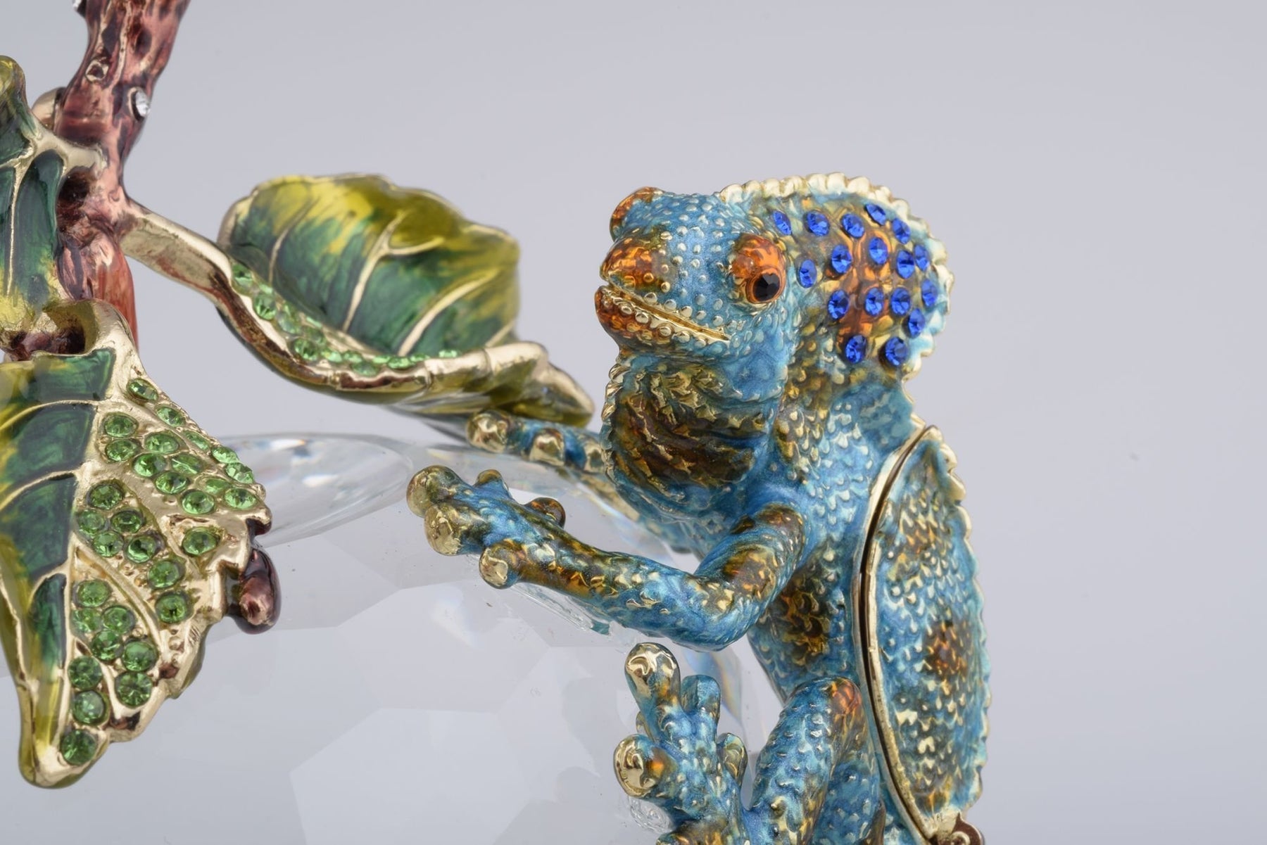 Keren Kopal Crystal Apple with a Chameleon