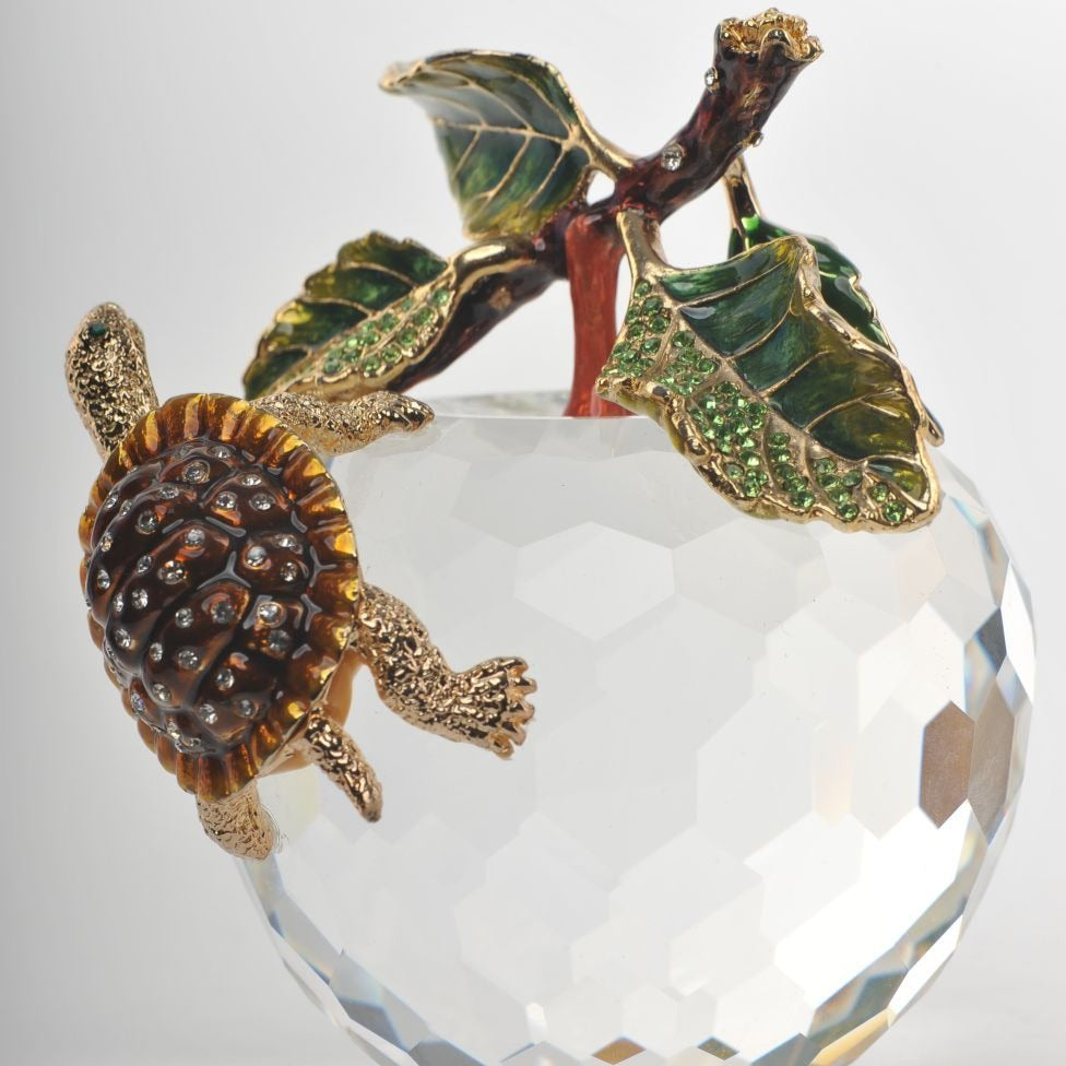 Keren Kopal Crystal Apple with a Turtle