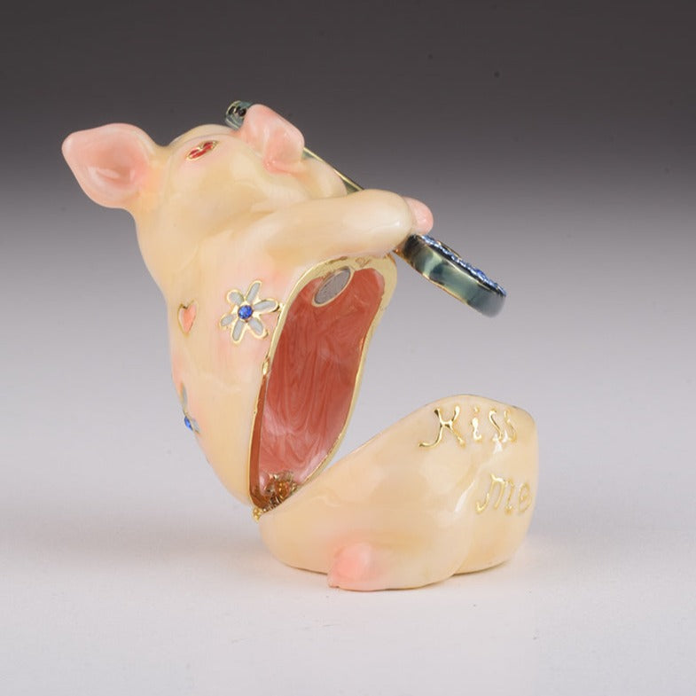 Keren Kopal Pig Playing Guitar