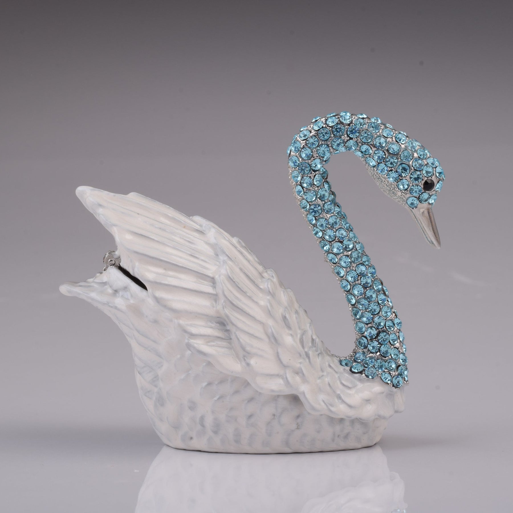 Keren Kopal White Swan