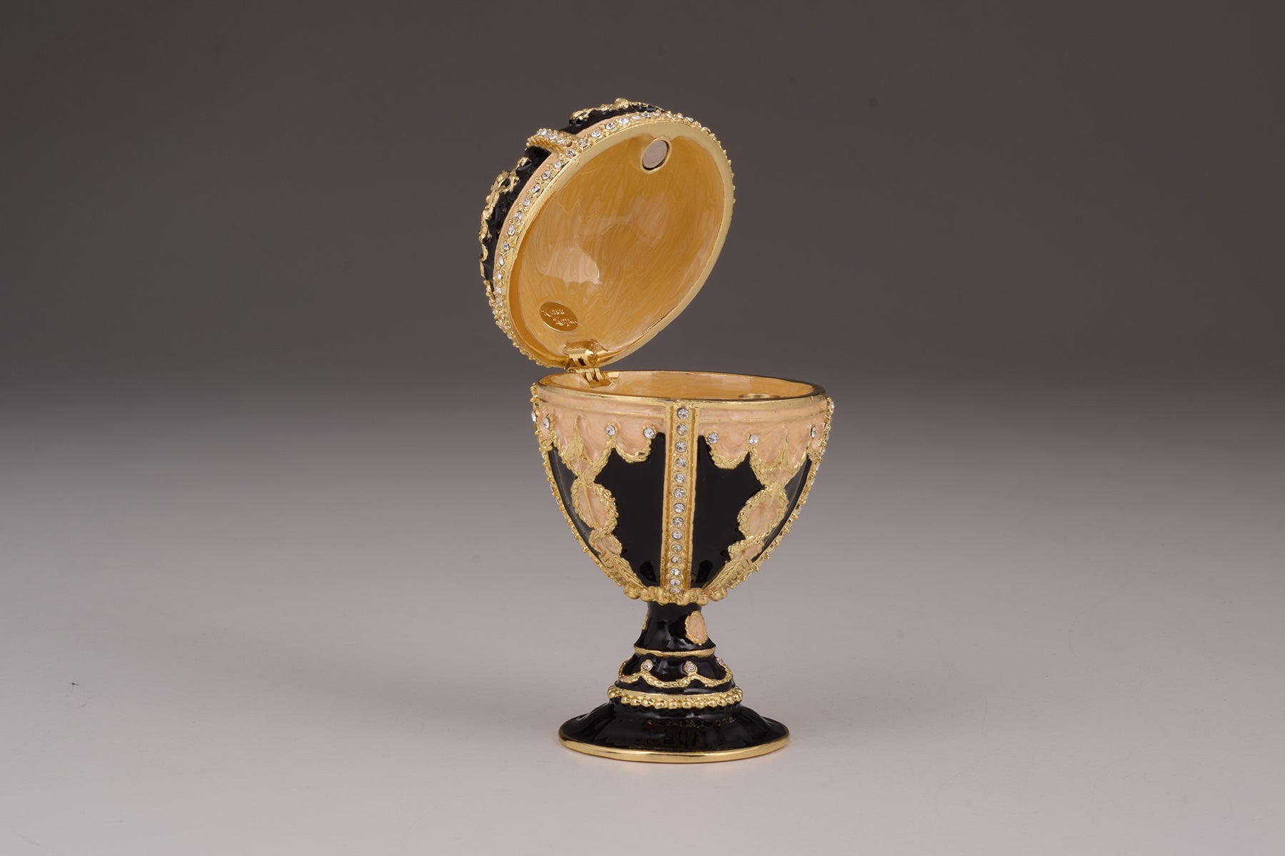 Keren Kopal Black Russian Egg