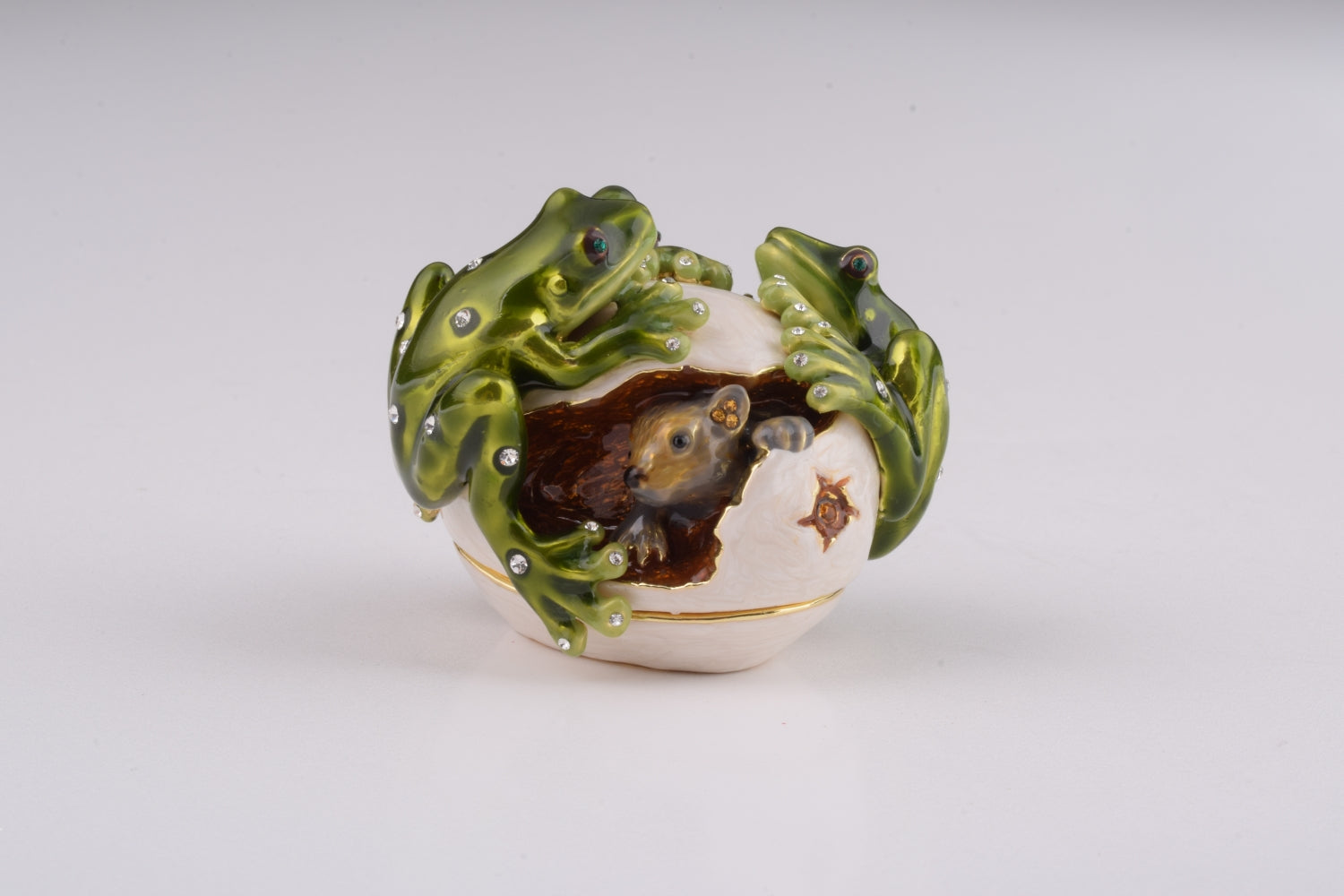 Keren Kopal Frogs on white Egg including hidden mouse