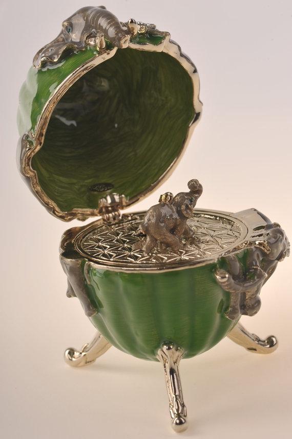 Keren Kopal Elephants Egg Trinket Box with a Surprise Elephant Pendant