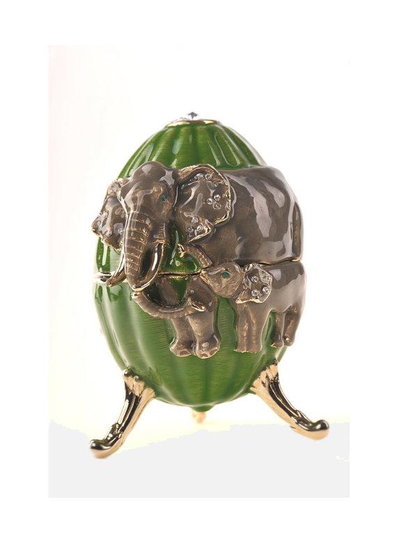 Keren Kopal Elephants Egg Trinket Box with a Surprise Elephant Pendant