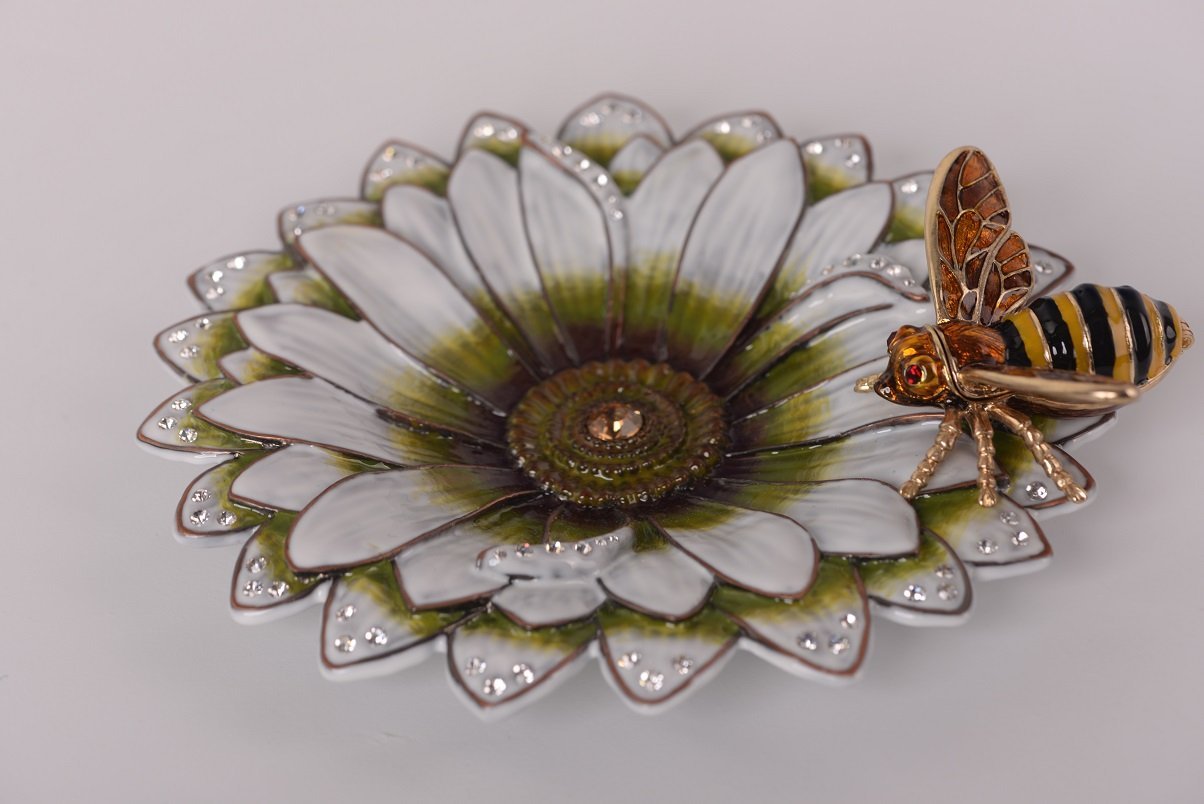 Keren Kopal Flower with a Bee