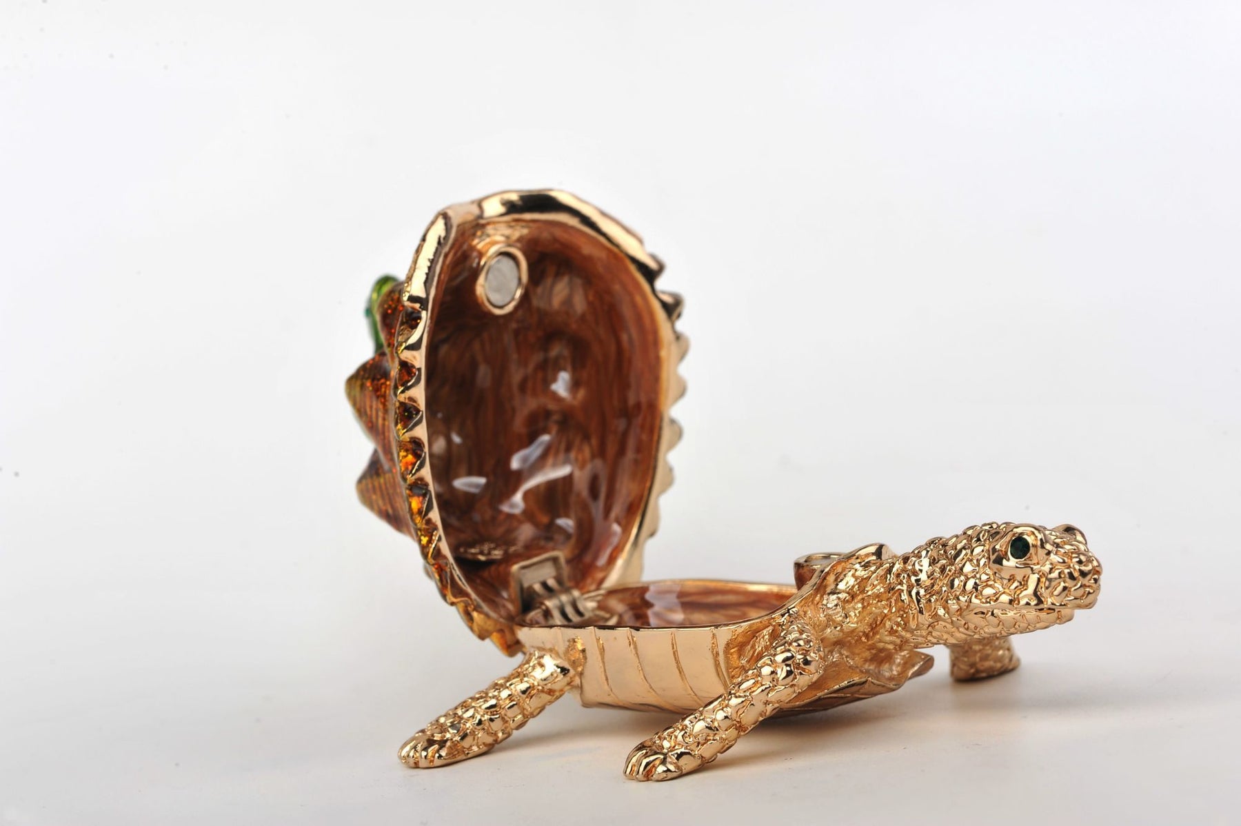 Keren Kopal Frog on a Turtle