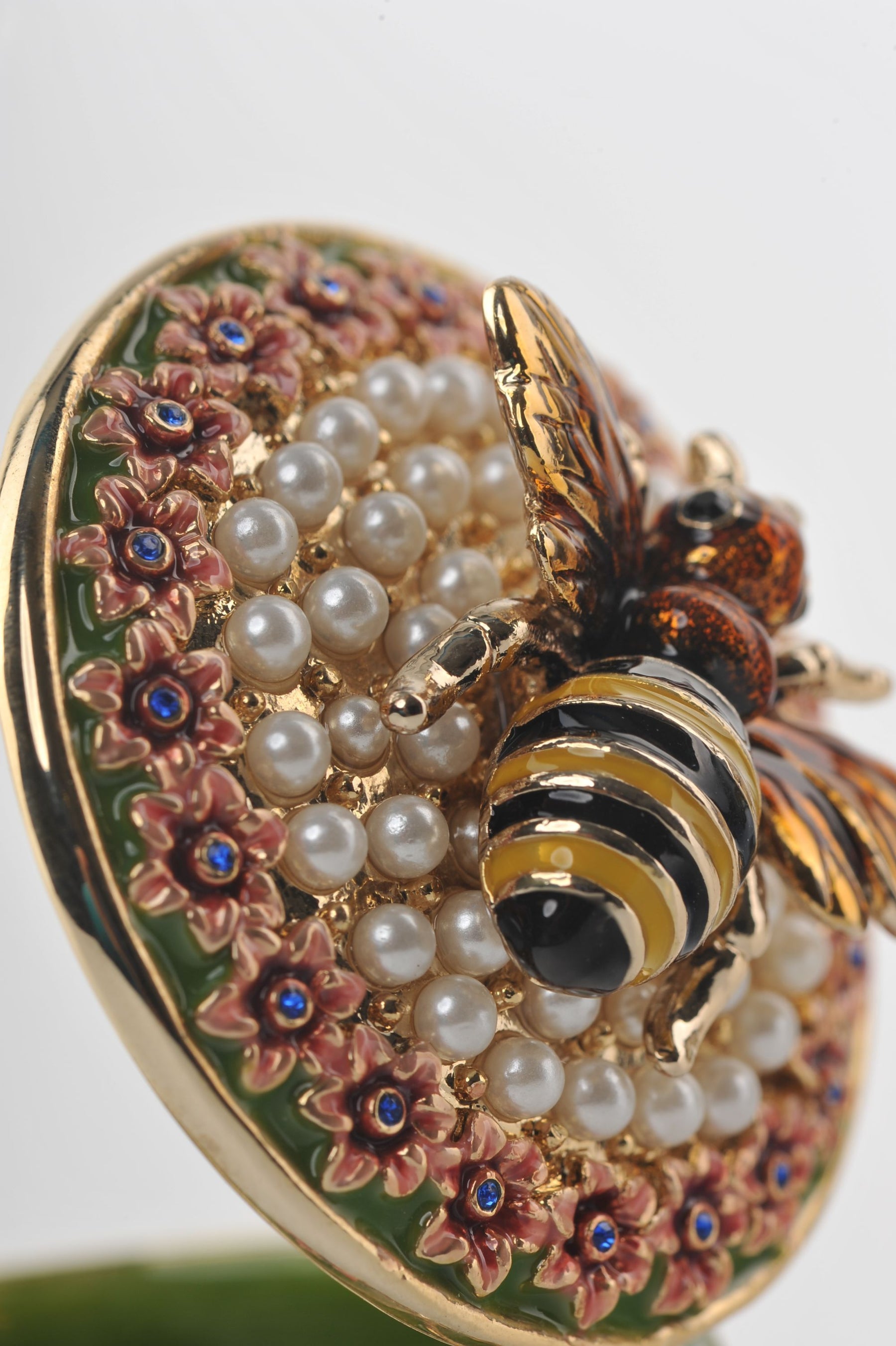 Keren Kopal Green Box with Pearls and a Bee