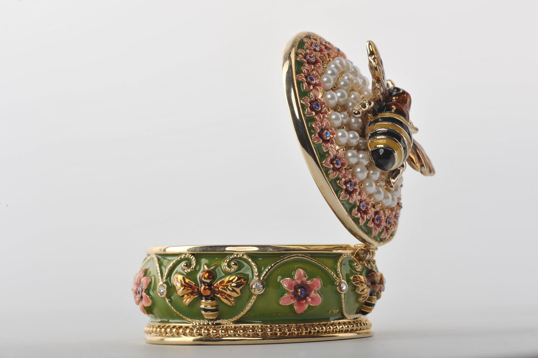 Keren Kopal Green Box with Pearls and a Bee