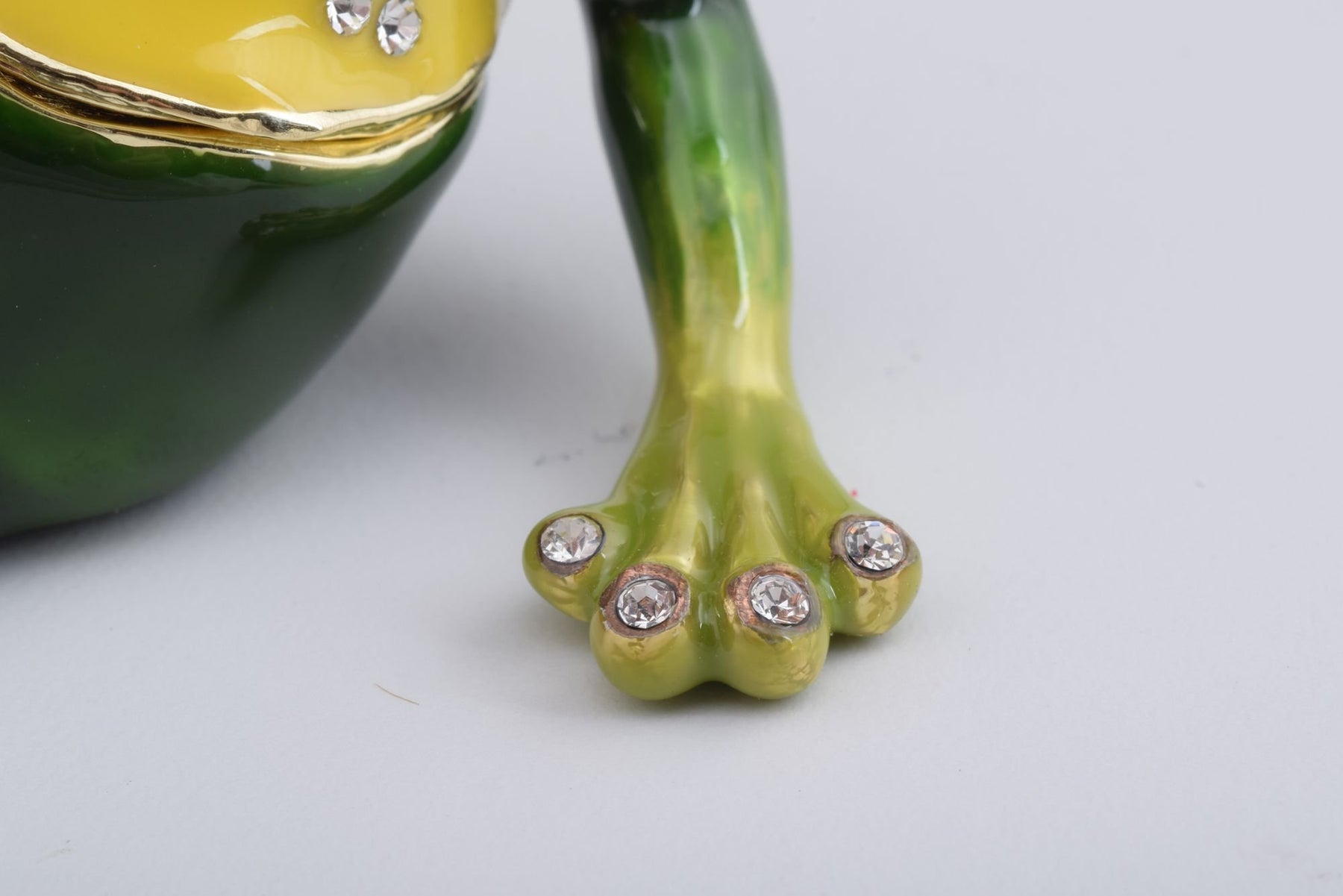 Keren Kopal Gymnastic Frog with a Yellow Shirt