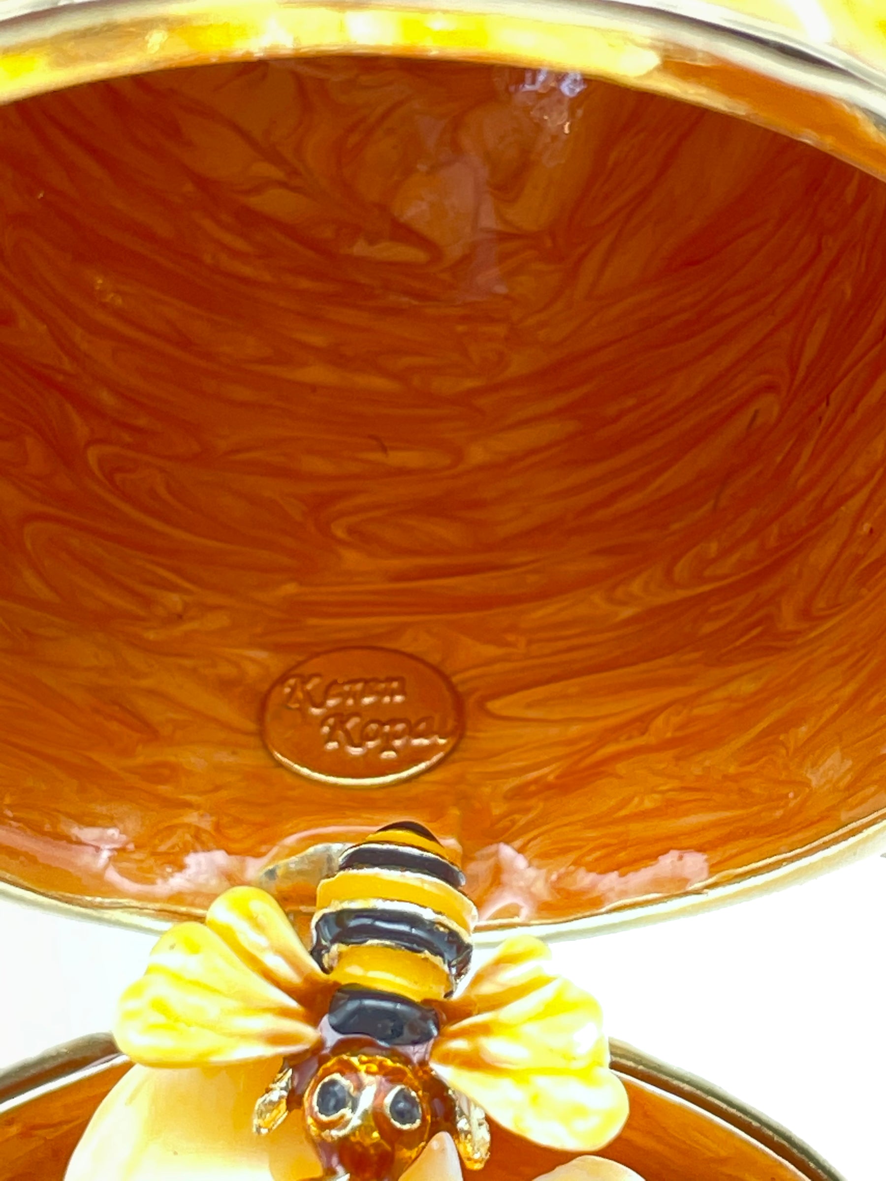 Keren Kopal Beehive Egg with Bees