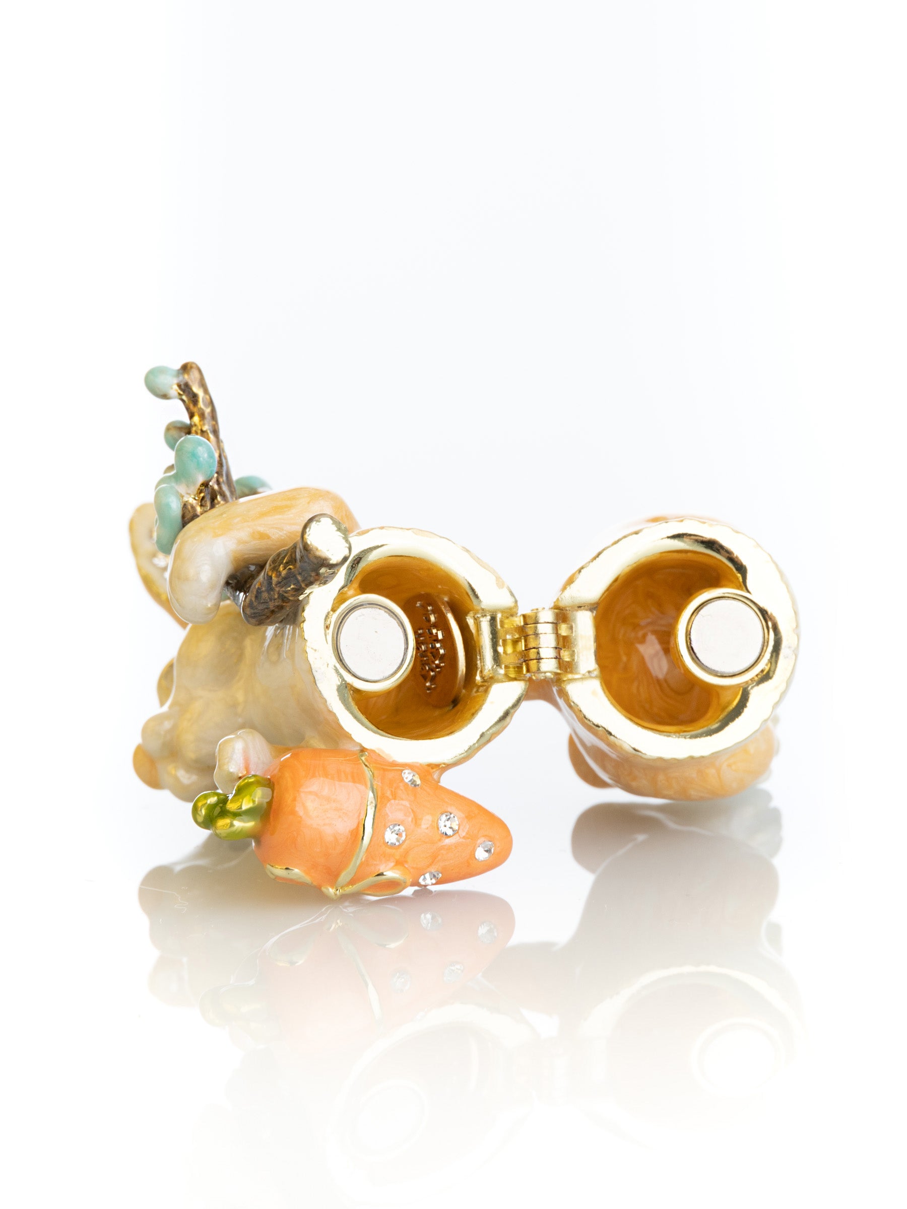 Keren Kopal Rabbit with carrot