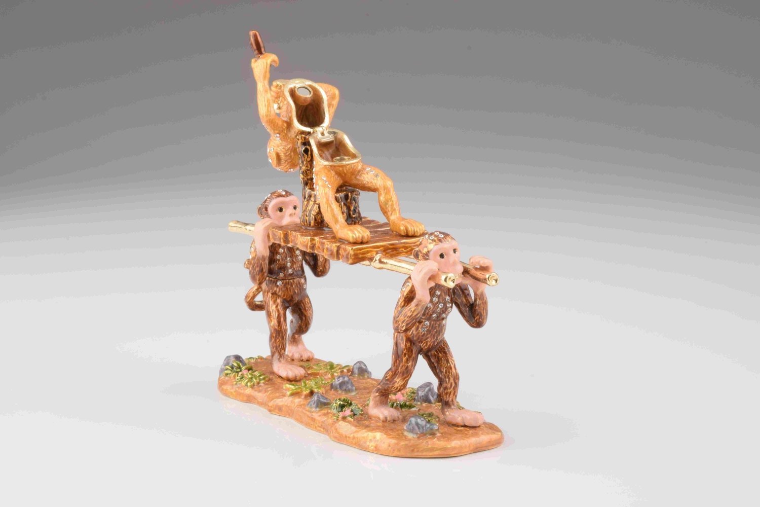 Keren Kopal Monkeys Carrying Monkey King