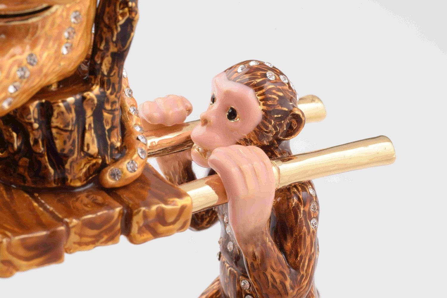 Keren Kopal Monkeys Carrying Monkey King