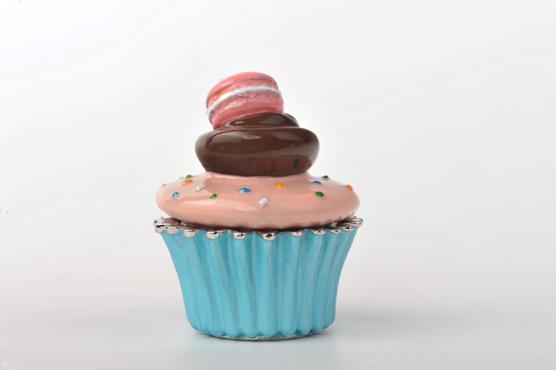 Keren Kopal Pink and Blue Macaroon Cupcake