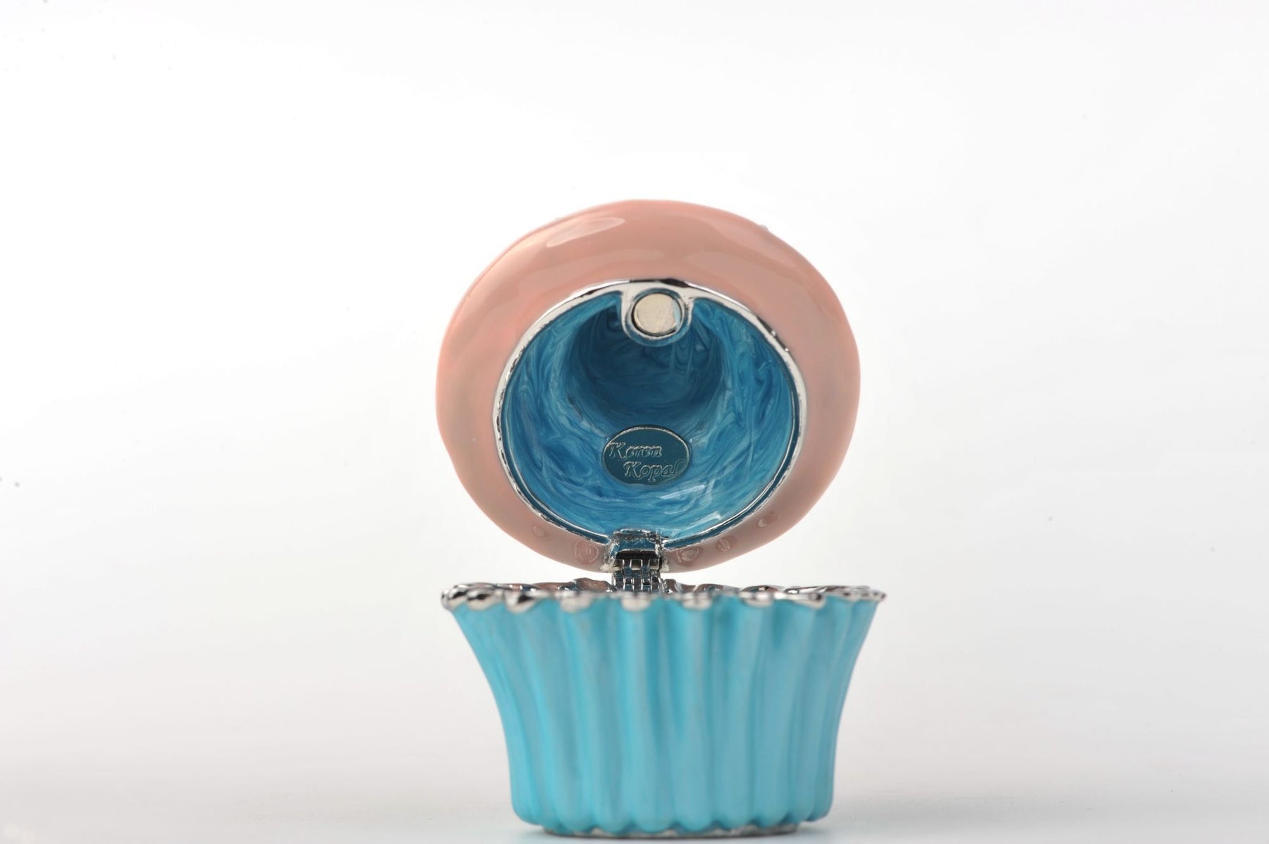 Keren Kopal Pink and Blue Macaroon Cupcake