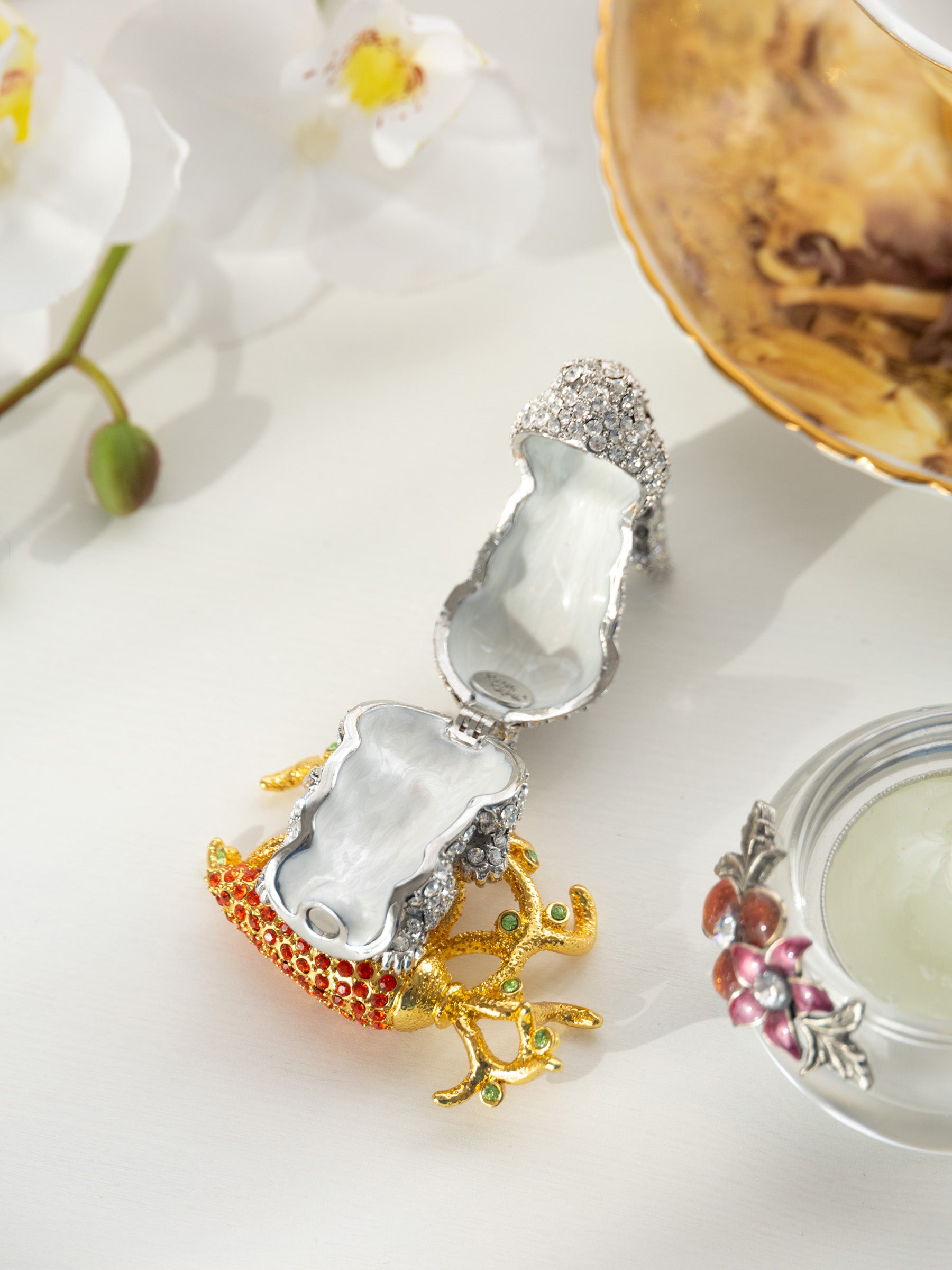 Keren Kopal Rabbit with Carrot Trinket Box