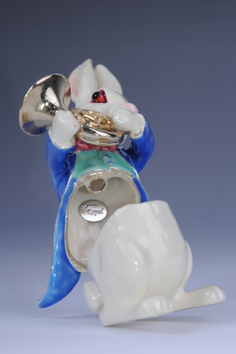 Keren Kopal Rabbit playing the Horn