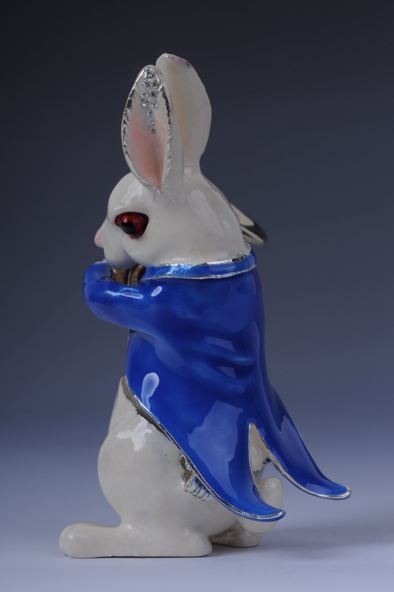 Keren Kopal Rabbit playing the Horn